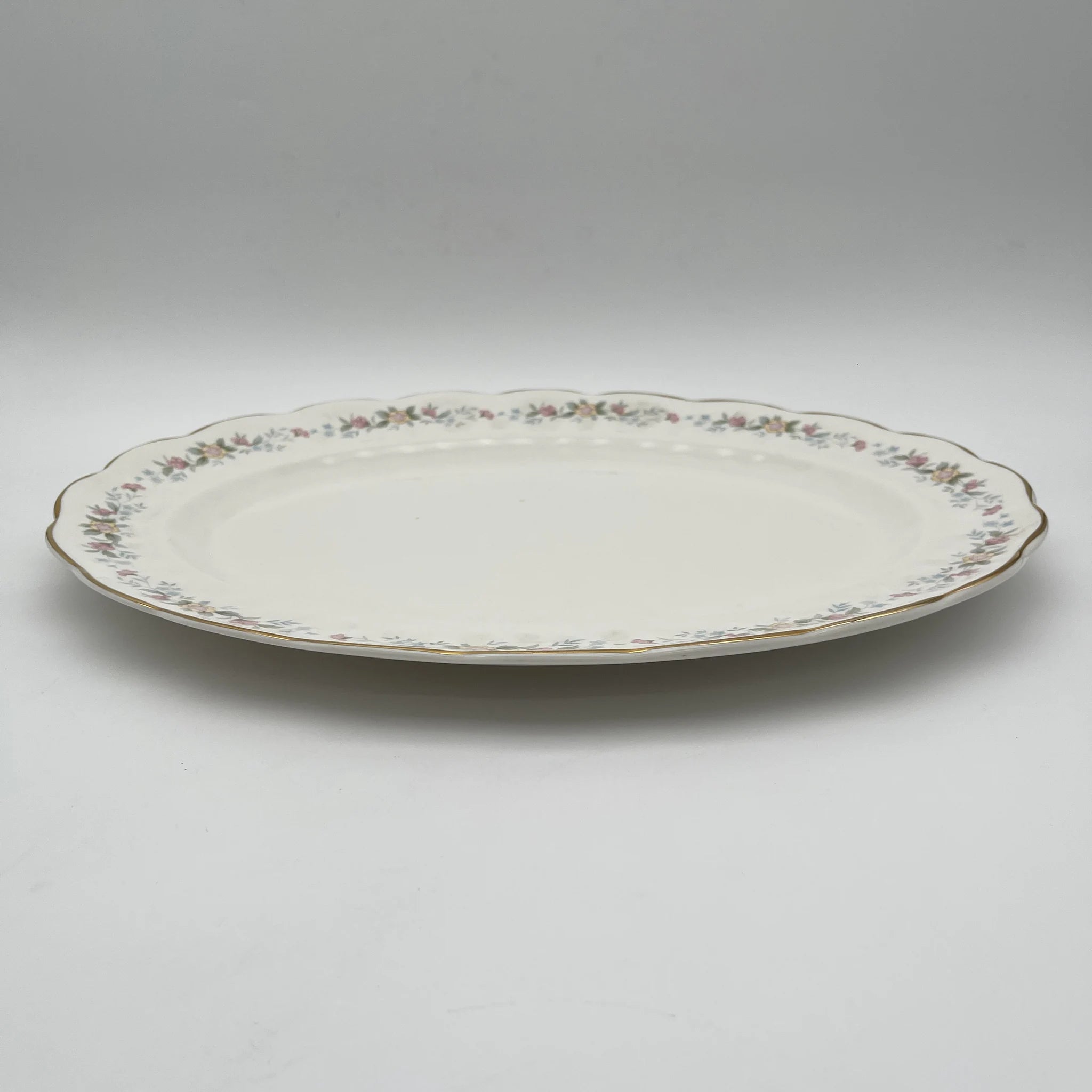 【复古】椭圆形盘子(大盘)/ Mayfair (Mayfair) / 1950-1980年代(推测)/ Fine Bone China /英国/小花花样, 柔和色调,金彩
