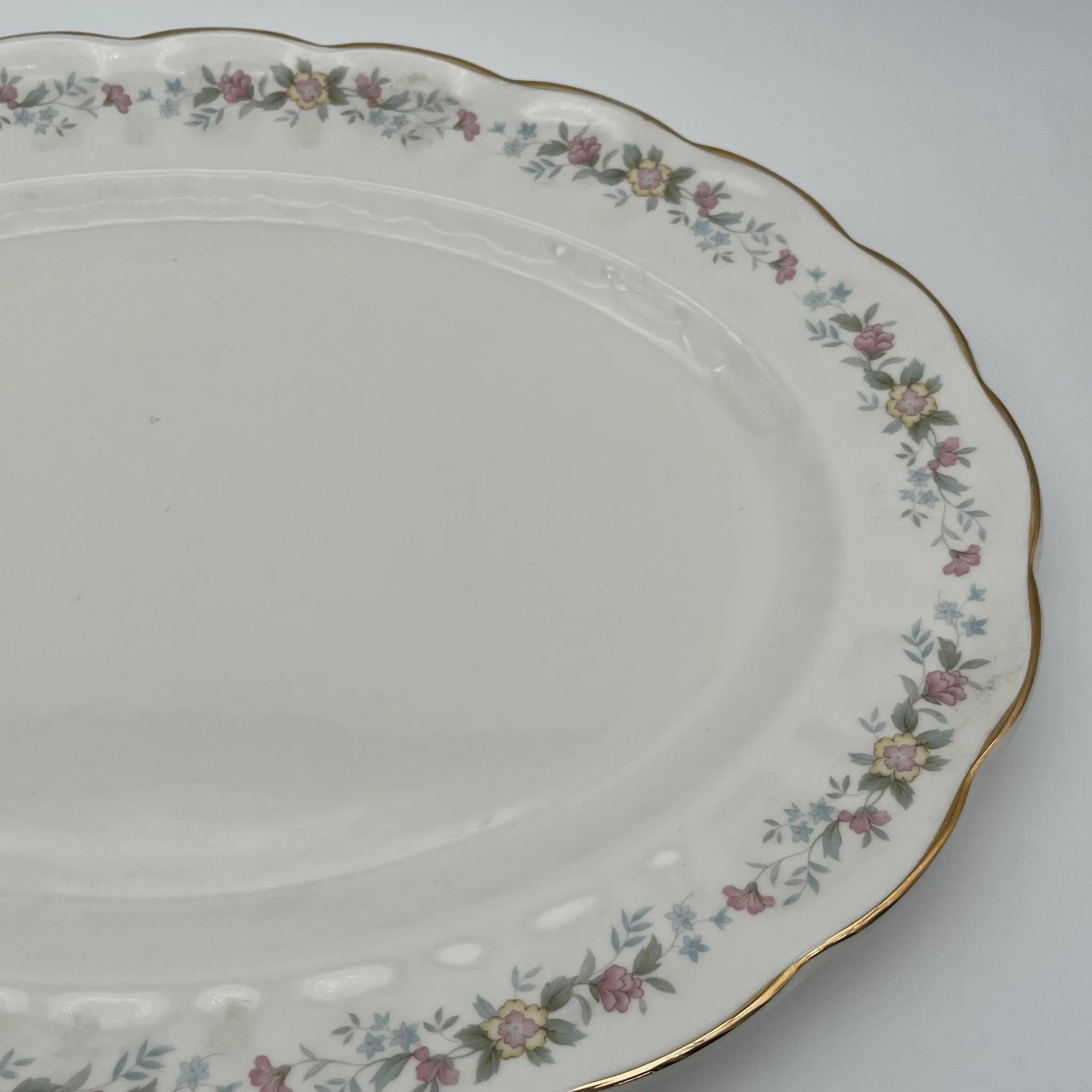 【复古】椭圆形盘子(大盘)/ Mayfair (Mayfair) / 1950-1980年代(推测)/ Fine Bone China /英国/小花花样, 柔和色调,金彩