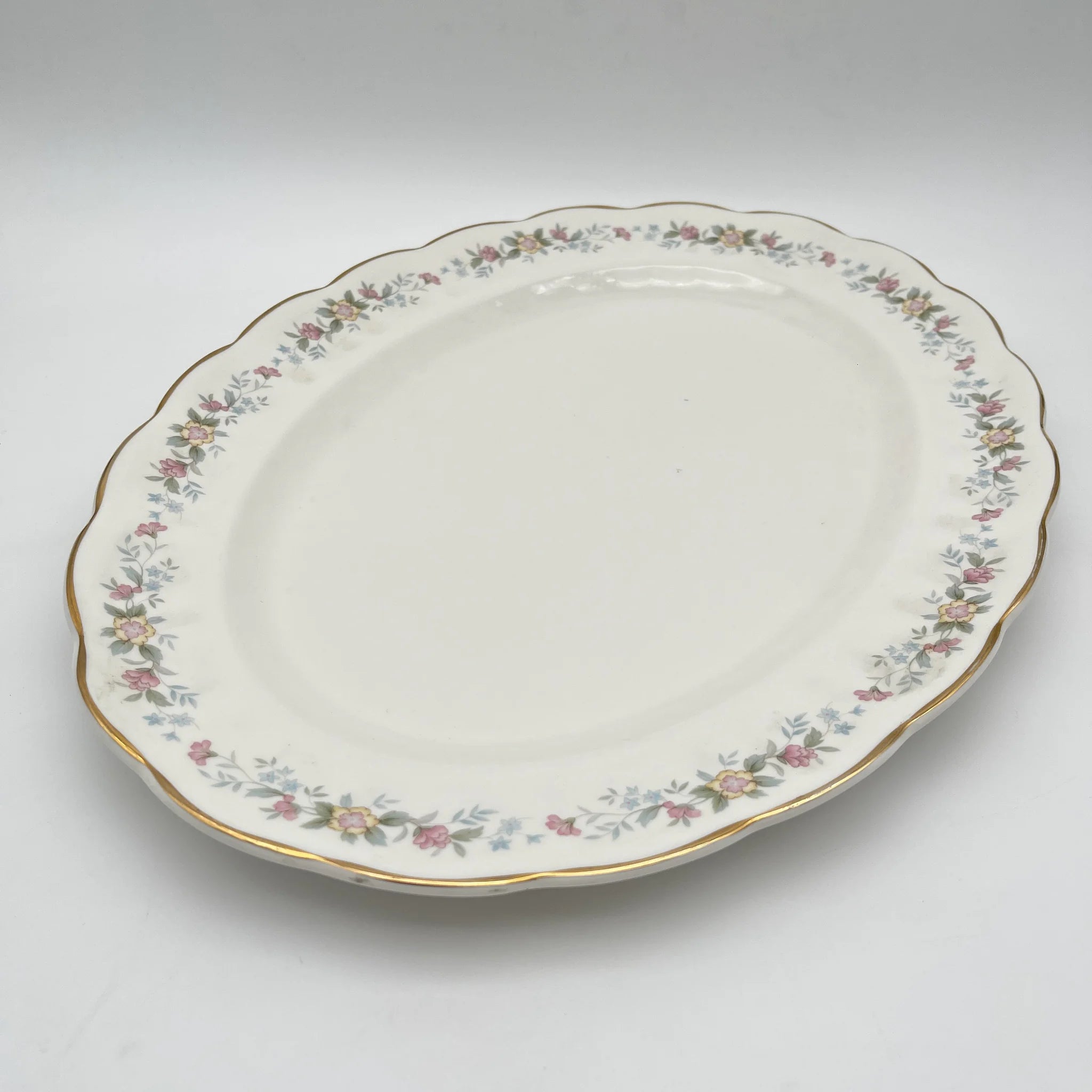 【复古】椭圆形盘子(大盘)/ Mayfair (Mayfair) / 1950-1980年代(推测)/ Fine Bone China /英国/小花花样, 柔和色调,金彩