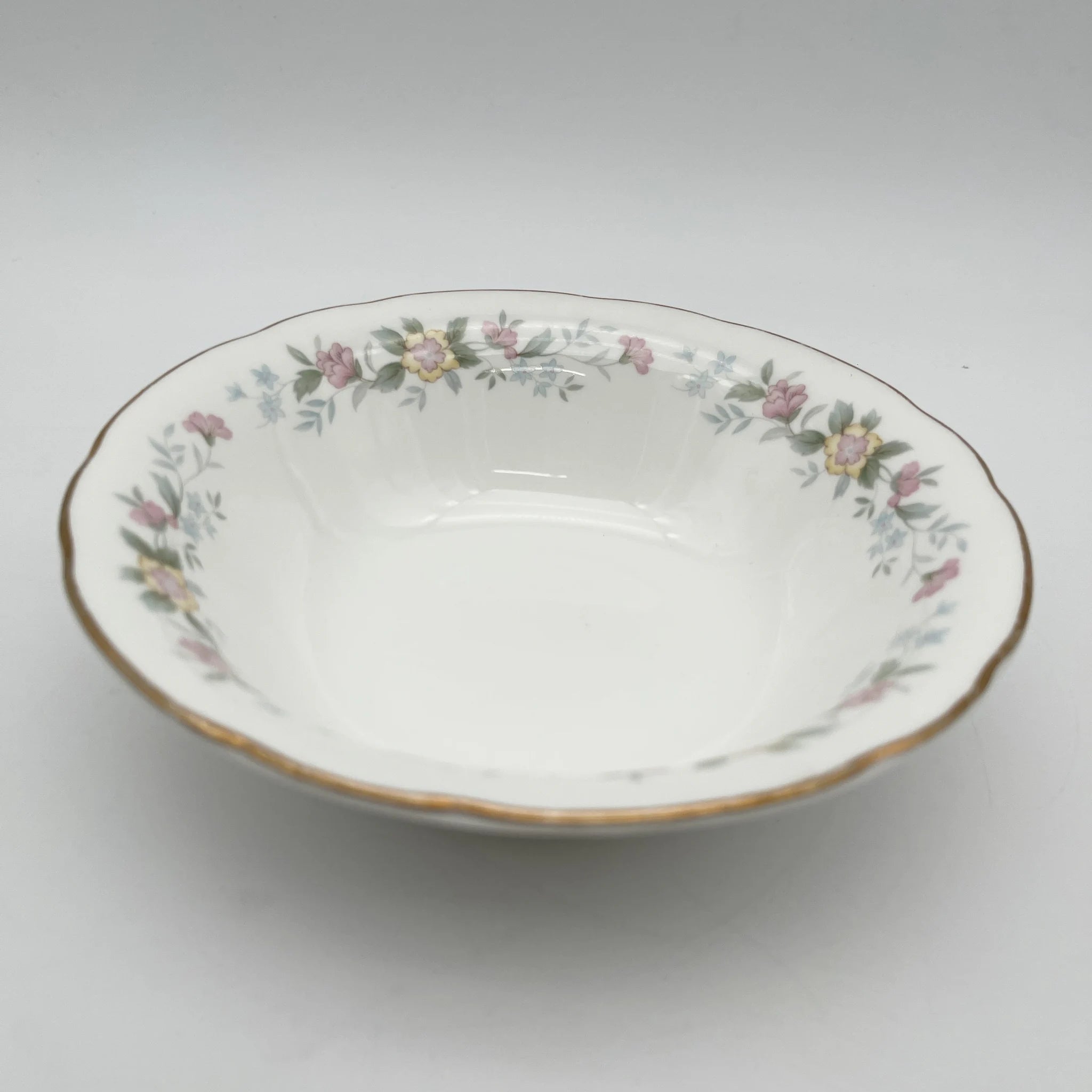 【复古】谷物碗(中碗)/ Mayfair(梅fair) / 1950-1980年代(推测)/ Fine Bone China /英国/小花图案,柔和色调, 金彩