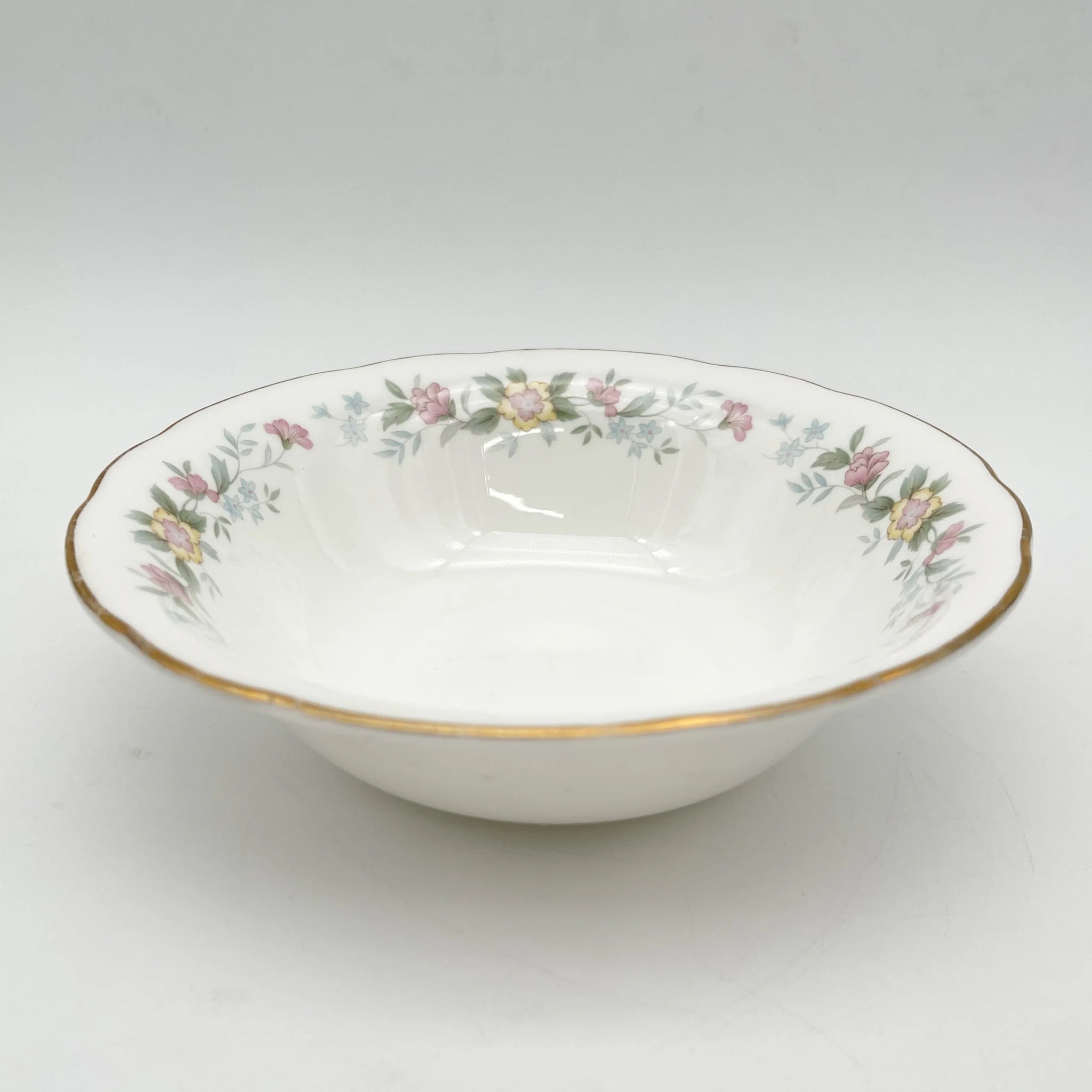 【复古】谷物碗(中碗)/ Mayfair(梅fair) / 1950-1980年代(推测)/ Fine Bone China /英国/小花图案,柔和色调, 金彩