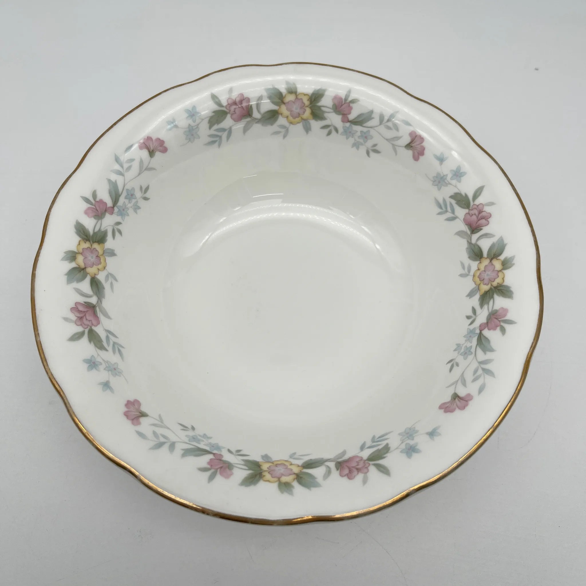【复古】谷物碗(中碗)/ Mayfair(梅fair) / 1950-1980年代(推测)/ Fine Bone China /英国/小花图案,柔和色调, 金彩