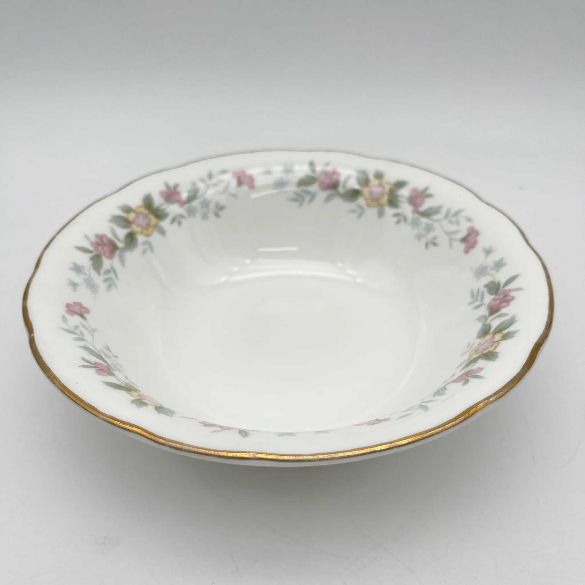 【复古】谷物碗(中碗)/ Mayfair(梅fair) / 1950-1980年代(推测)/ Fine Bone China /英国/小花图案,柔和色调, 金彩