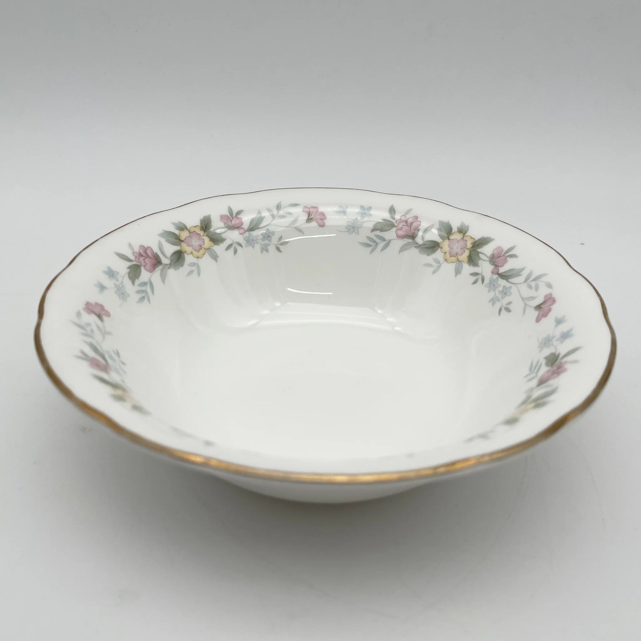【复古】谷物碗(中碗)/ Mayfair(梅fair) / 1950-1980年代(推测)/ Fine Bone China /英国/小花图案,柔和色调, 金彩