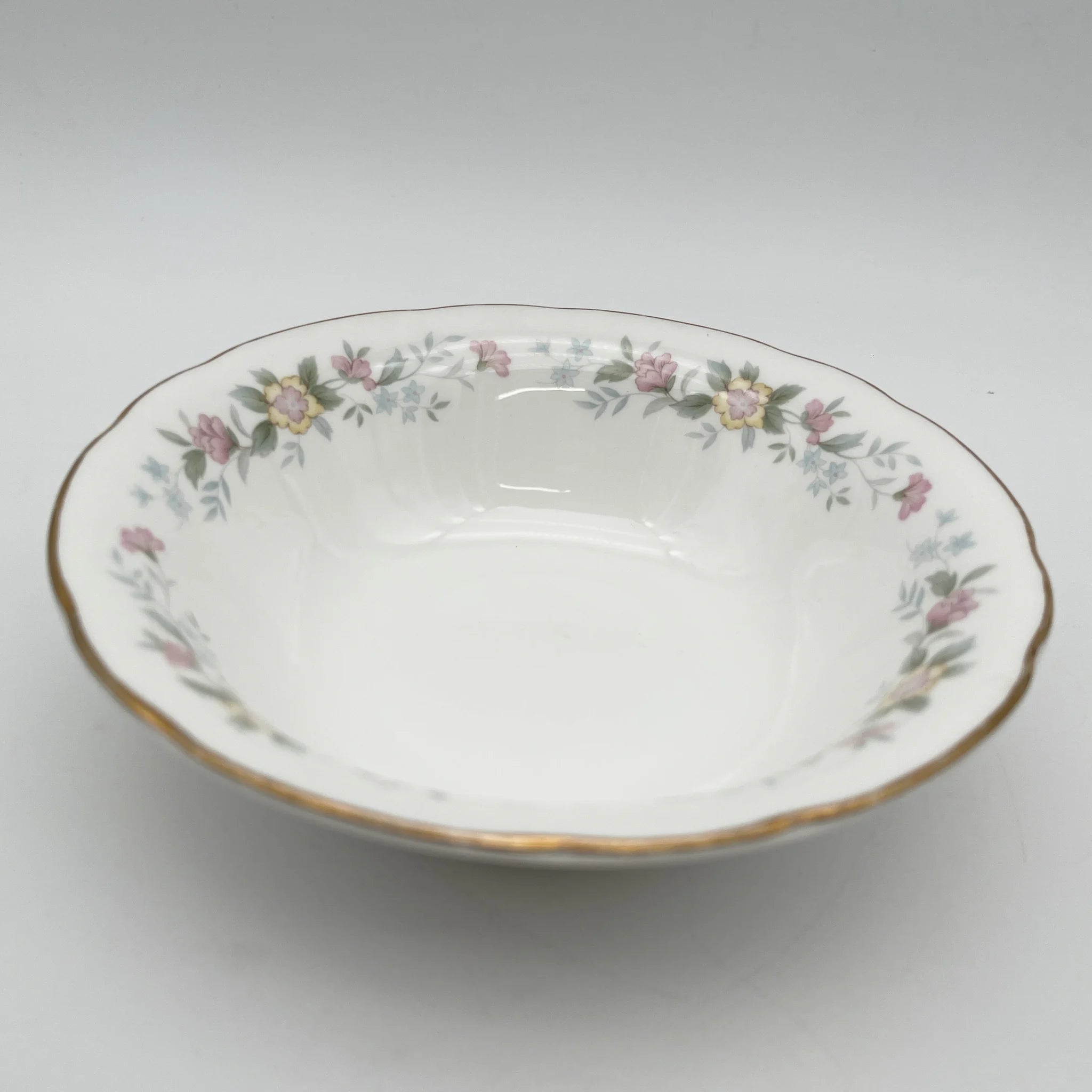 【复古】谷物碗(中碗)/ Mayfair(梅fair) / 1950-1980年代(推测)/ Fine Bone China /英国/小花图案,柔和色调, 金彩