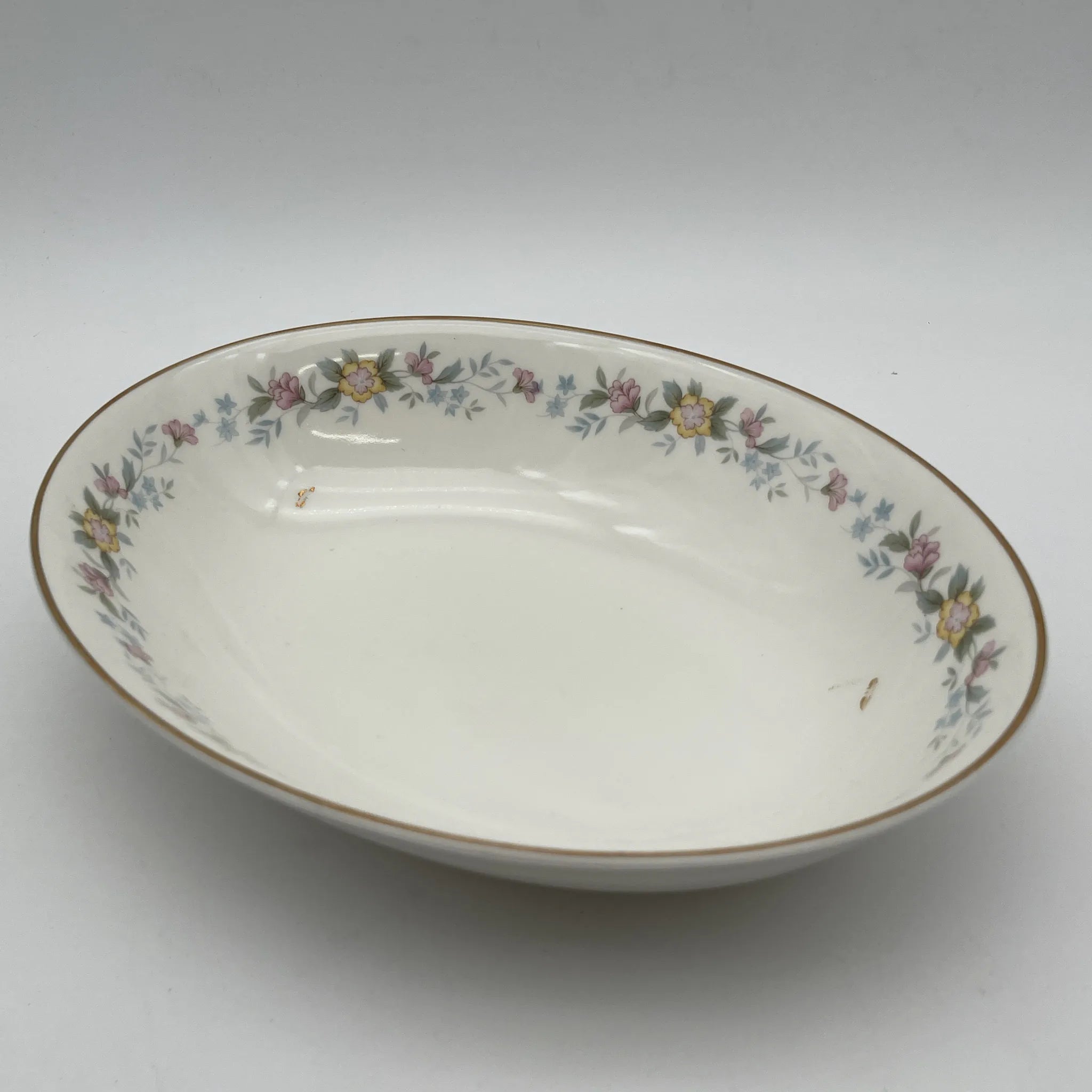 【复古】椭圆形大碗(大碗)/ Mayfair (Mayfair) / 1950-1980年代(推测)/ Fine Bone China /英国/小花花样, 柔和色调,金彩