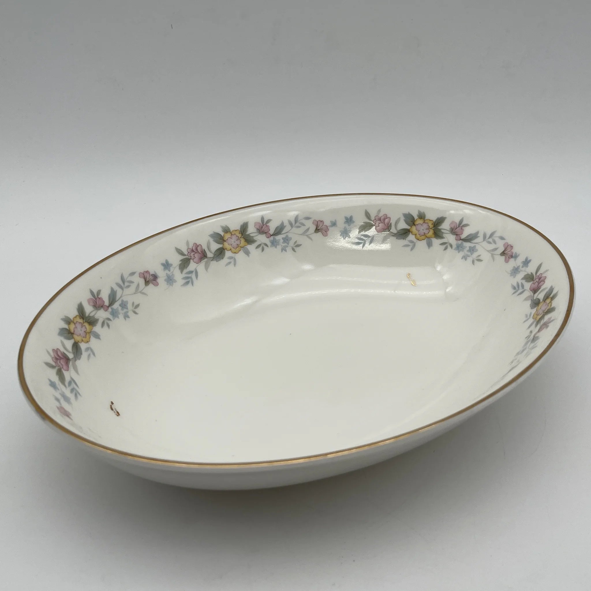 【复古】椭圆形大碗(大碗)/ Mayfair (Mayfair) / 1950-1980年代(推测)/ Fine Bone China /英国/小花花样, 柔和色调,金彩