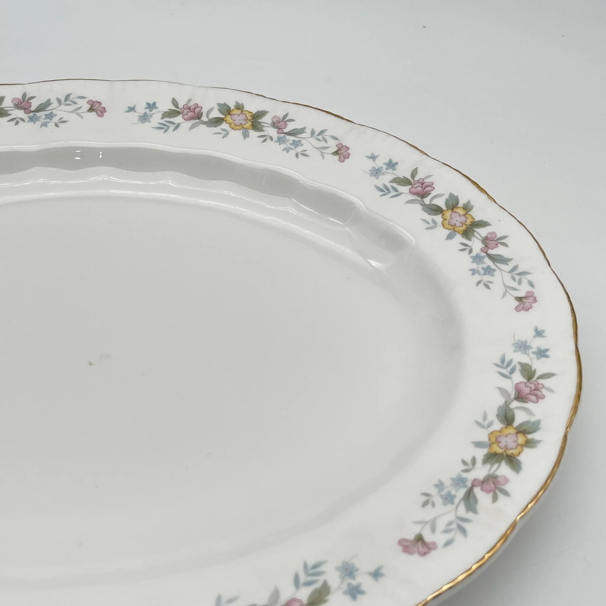 【复古】椭圆形盘子(大盘)/ Mayfair (Mayfair) / 1950-1980年代(推测)/ Fine Bone China /英国/小花花样, 柔和色调,金彩