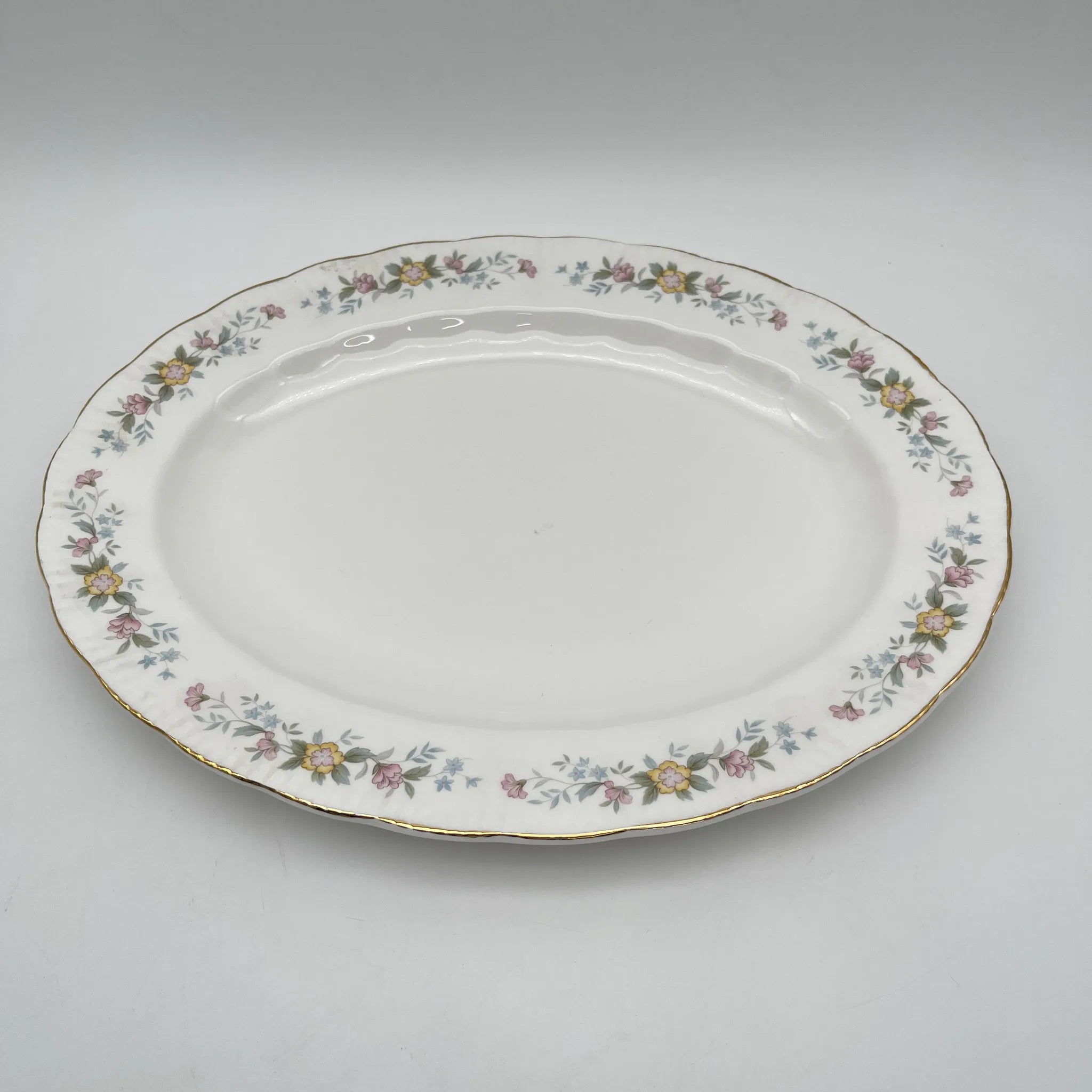 【复古】椭圆形盘子(大盘)/ Mayfair (Mayfair) / 1950-1980年代(推测)/ Fine Bone China /英国/小花花样, 柔和色调,金彩