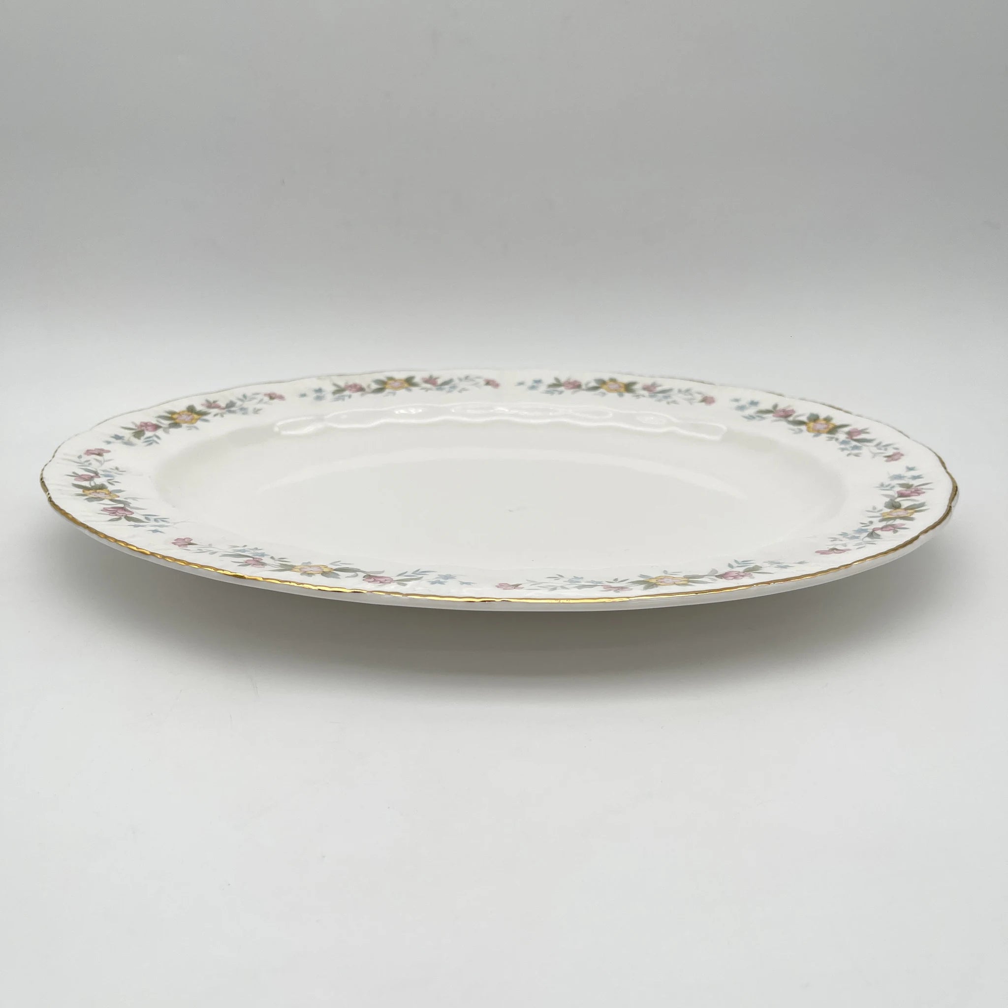 【复古】椭圆形盘子(大盘)/ Mayfair (Mayfair) / 1950-1980年代(推测)/ Fine Bone China /英国/小花花样, 柔和色调,金彩