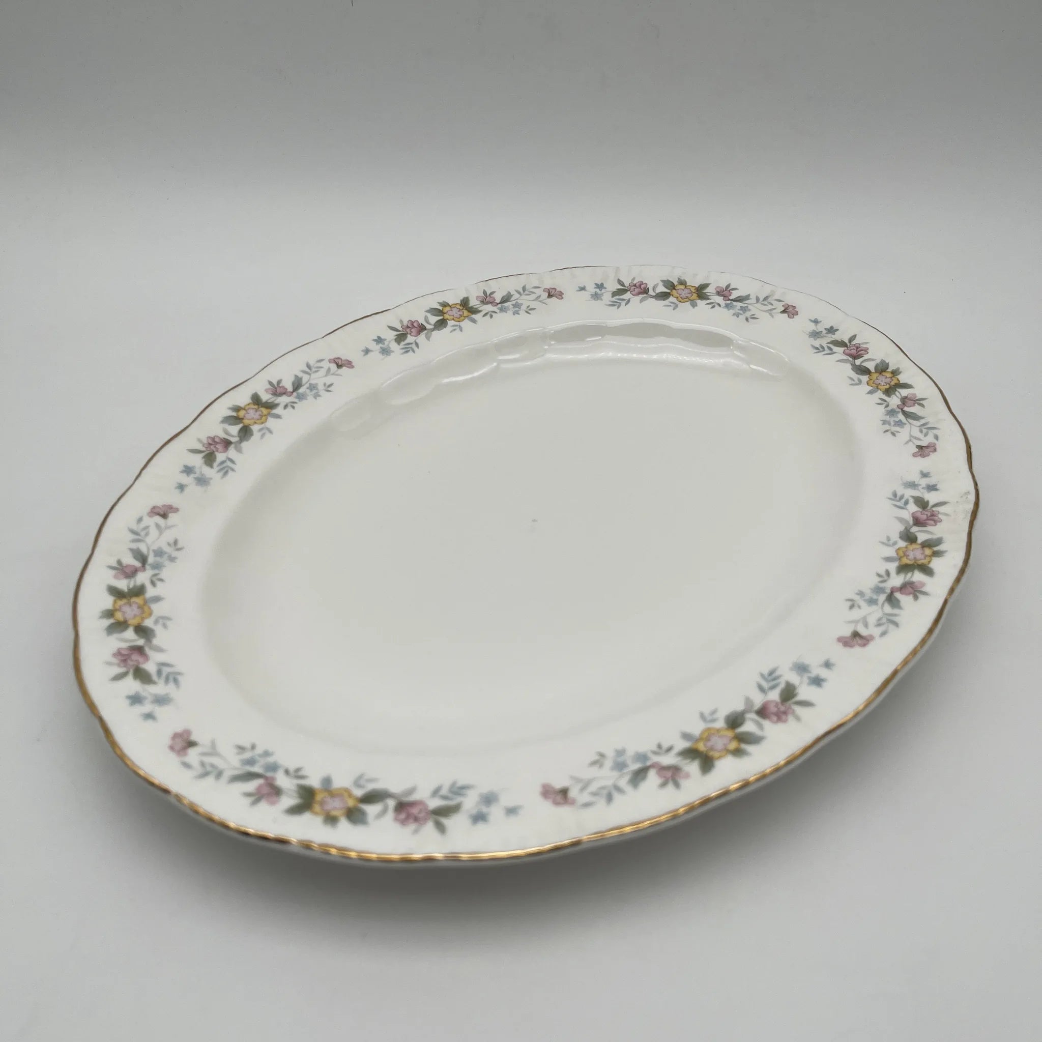 【复古】椭圆形盘子(大盘)/ Mayfair (Mayfair) / 1950-1980年代(推测)/ Fine Bone China /英国/小花花样, 柔和色调,金彩