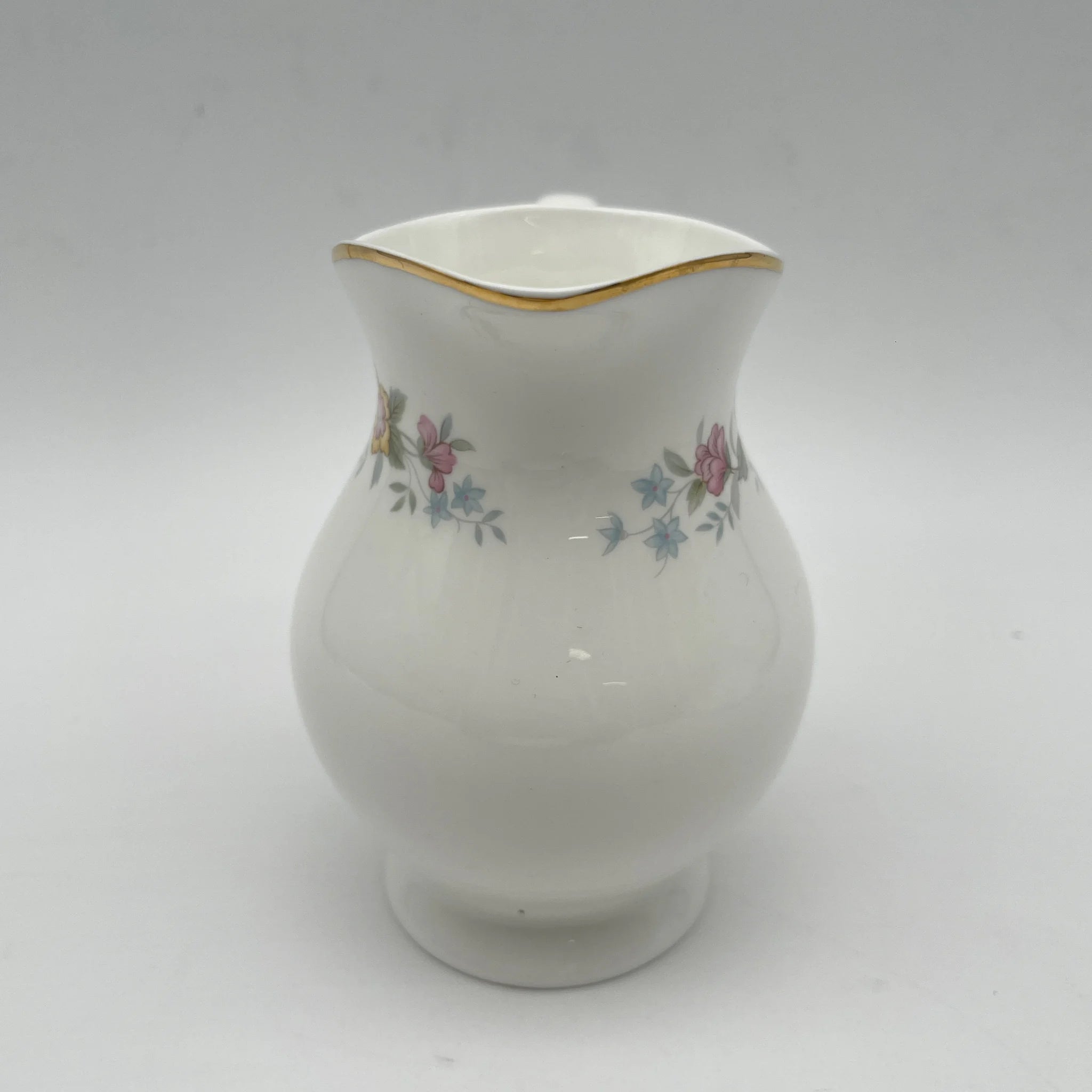 【复古】牛奶瓶/ Mayfair / 1950-1980年代(推测)/ Fine Bone China /英国/小花花样, 柔和色调,金彩