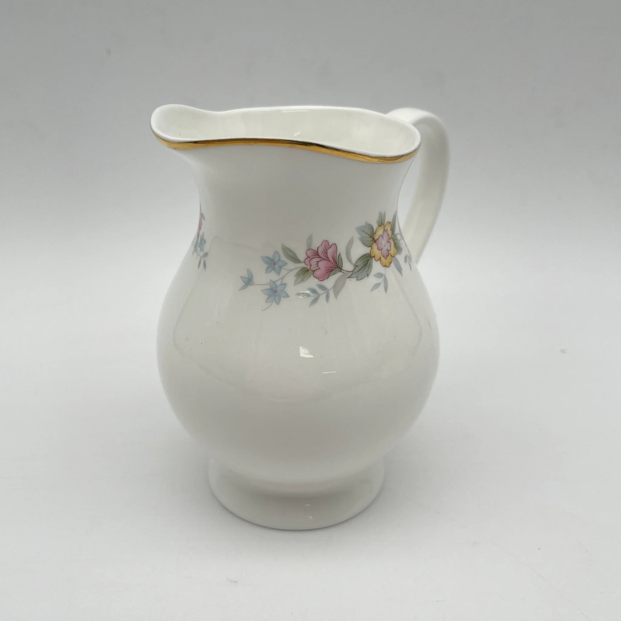 【复古】牛奶瓶/ Mayfair / 1950-1980年代(推测)/ Fine Bone China /英国/小花花样, 柔和色调,金彩