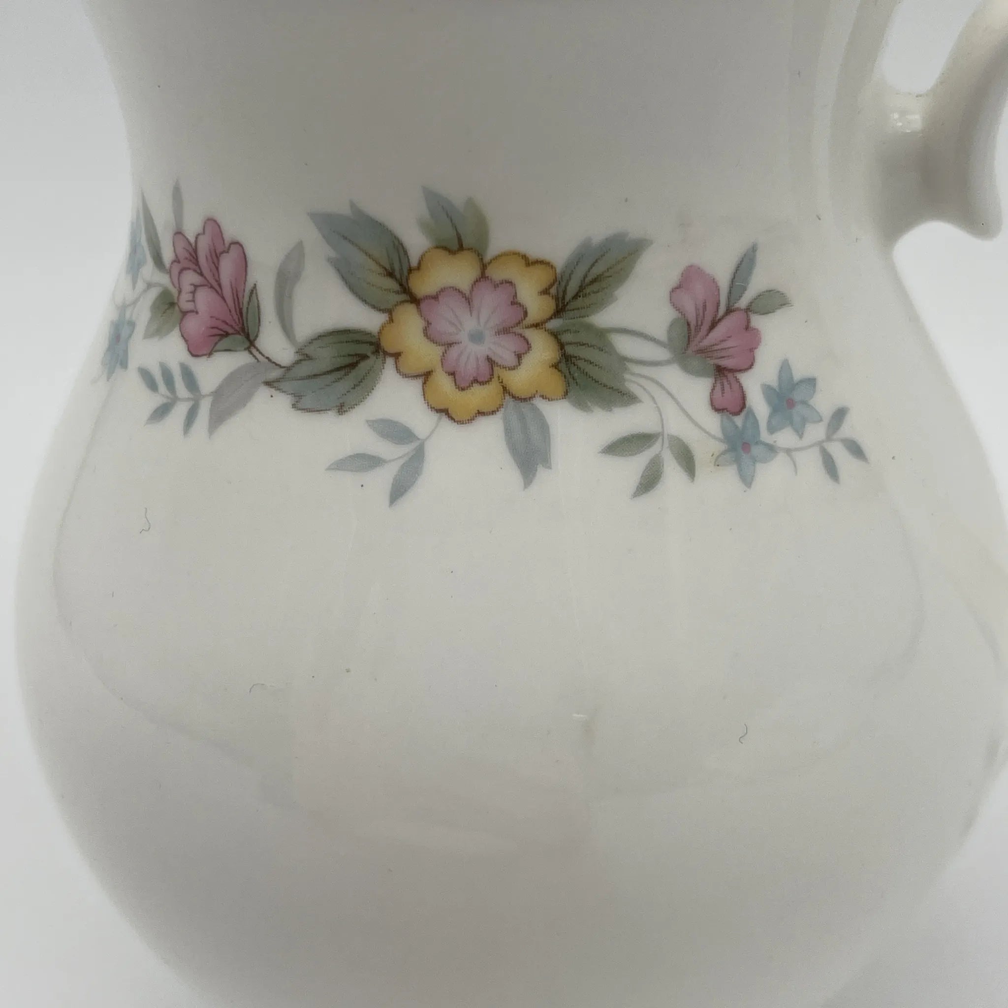 【复古】牛奶瓶/ Mayfair / 1950-1980年代(推测)/ Fine Bone China /英国/小花花样, 柔和色调,金彩
