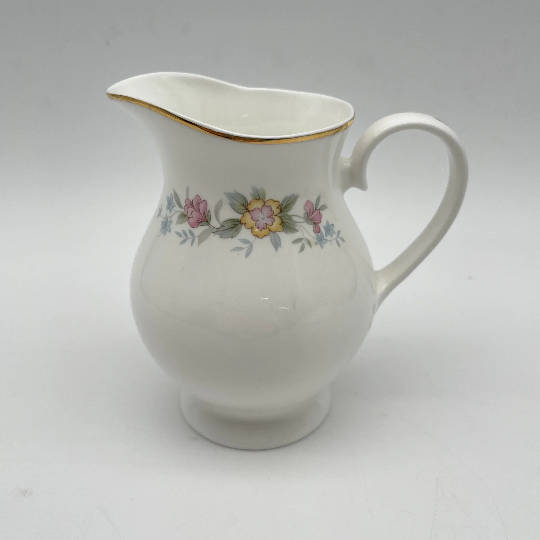 【复古】牛奶瓶/ Mayfair / 1950-1980年代(推测)/ Fine Bone China /英国/小花花样, 柔和色调,金彩