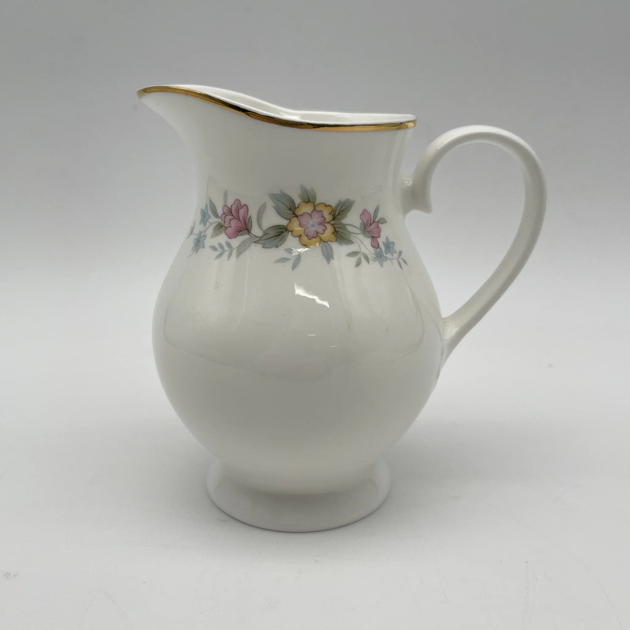 【复古】牛奶瓶/ Mayfair / 1950-1980年代(推测)/ Fine Bone China /英国/小花花样, 柔和色调,金彩