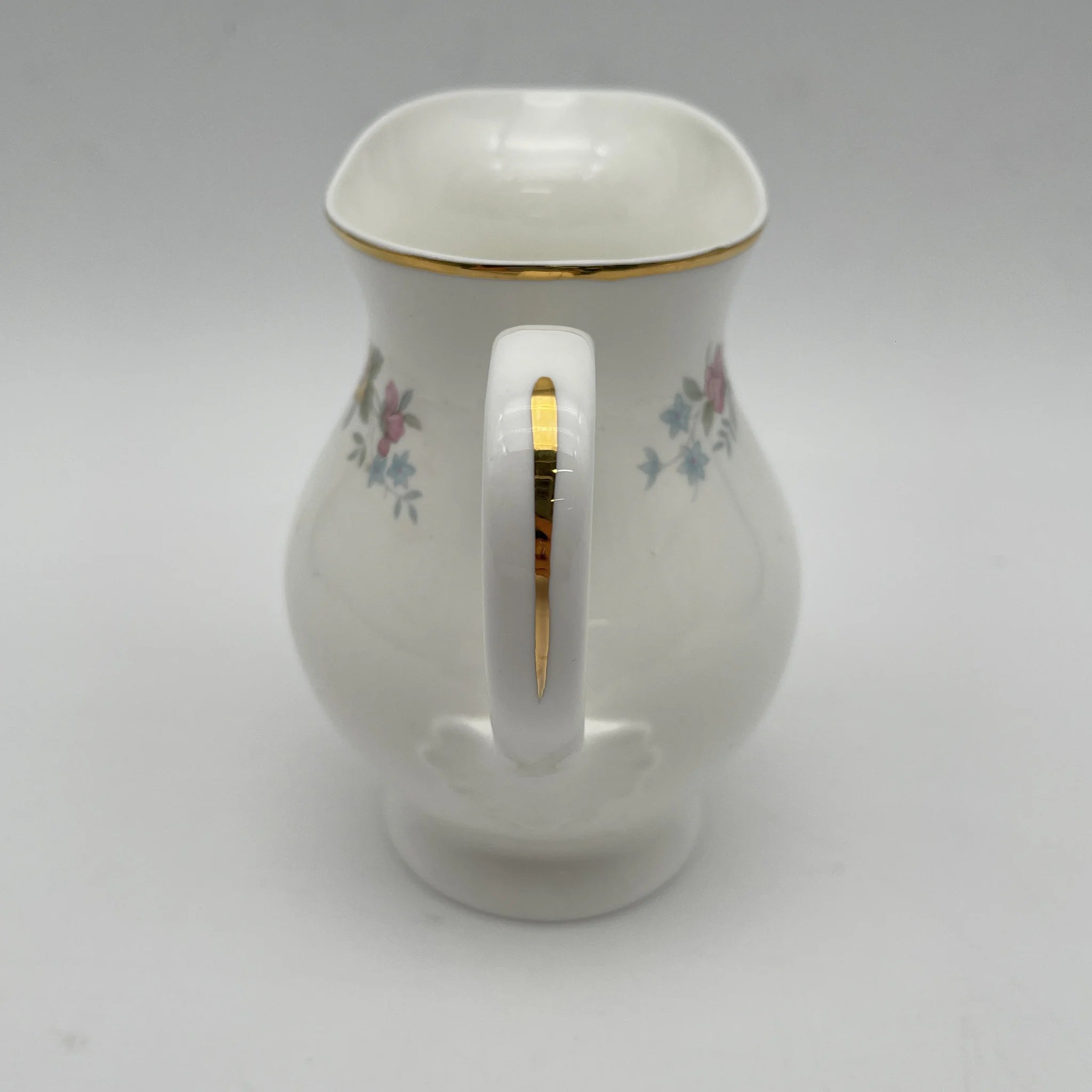 【复古】牛奶瓶/ Mayfair / 1950-1980年代(推测)/ Fine Bone China /英国/小花花样, 柔和色调,金彩