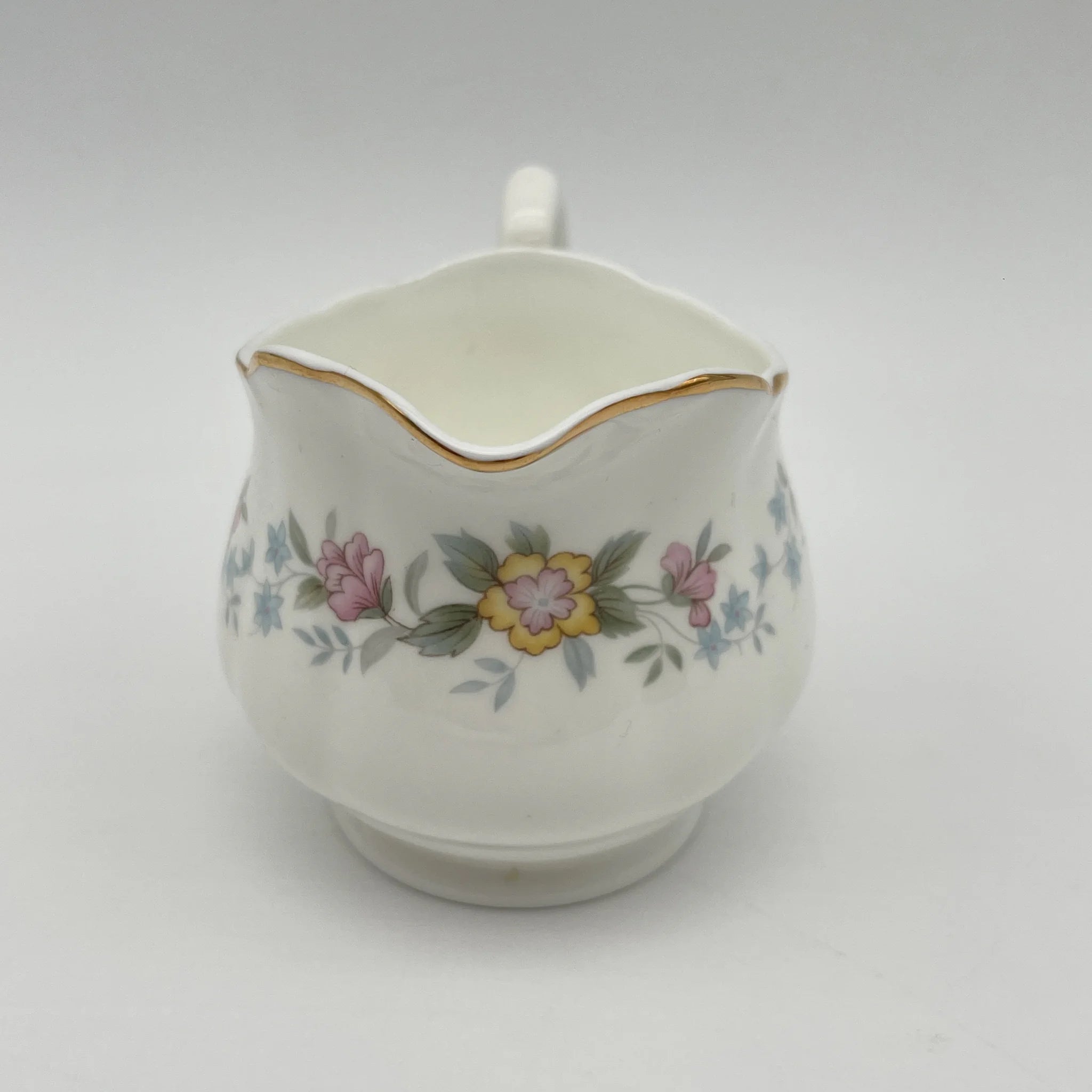 【复古】牛奶瓶/ Mayfair / 1950-1980年代(推测)/ Fine Bone China /英国/小花花样, 柔和色调,金彩