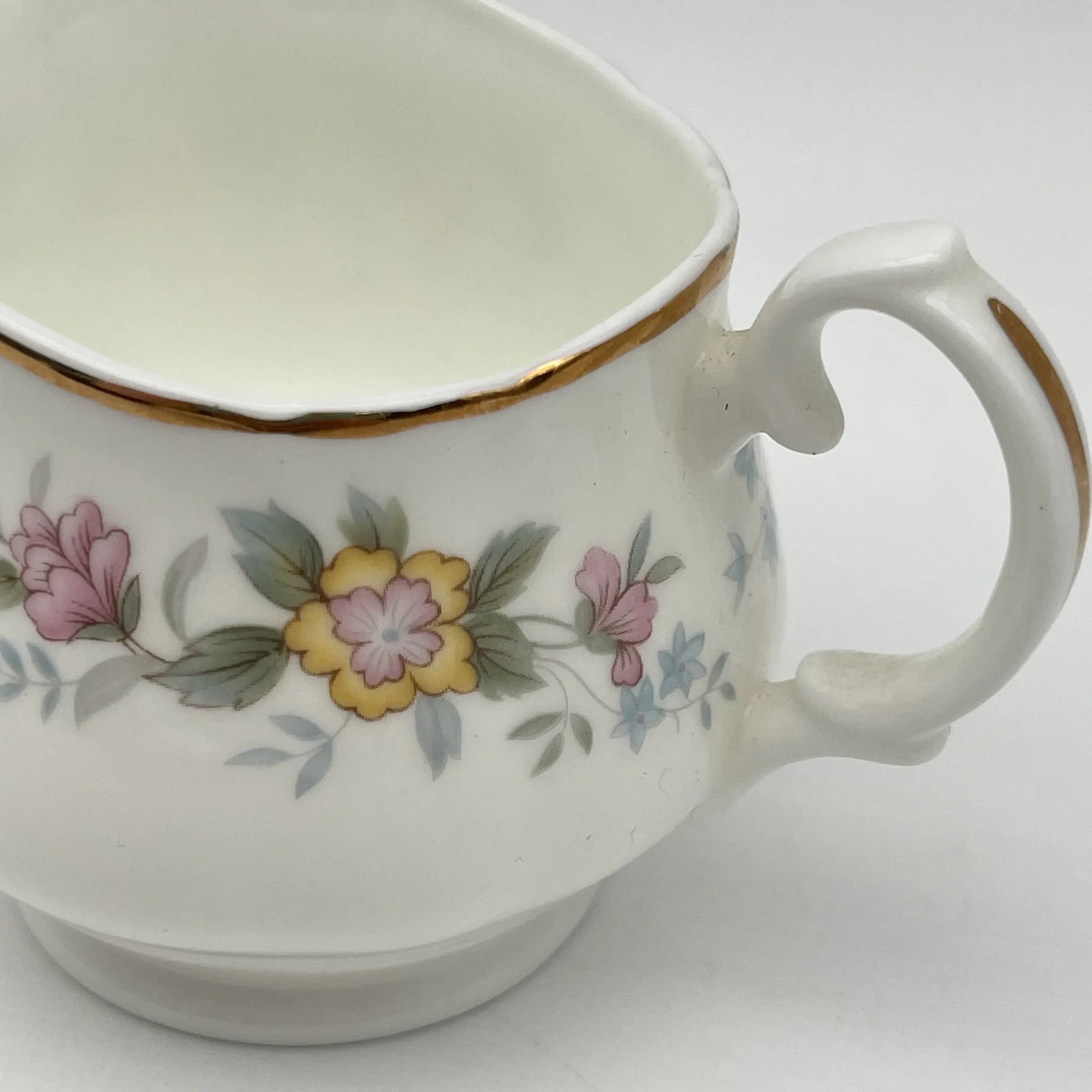 【复古】牛奶瓶/ Mayfair / 1950-1980年代(推测)/ Fine Bone China /英国/小花花样, 柔和色调,金彩