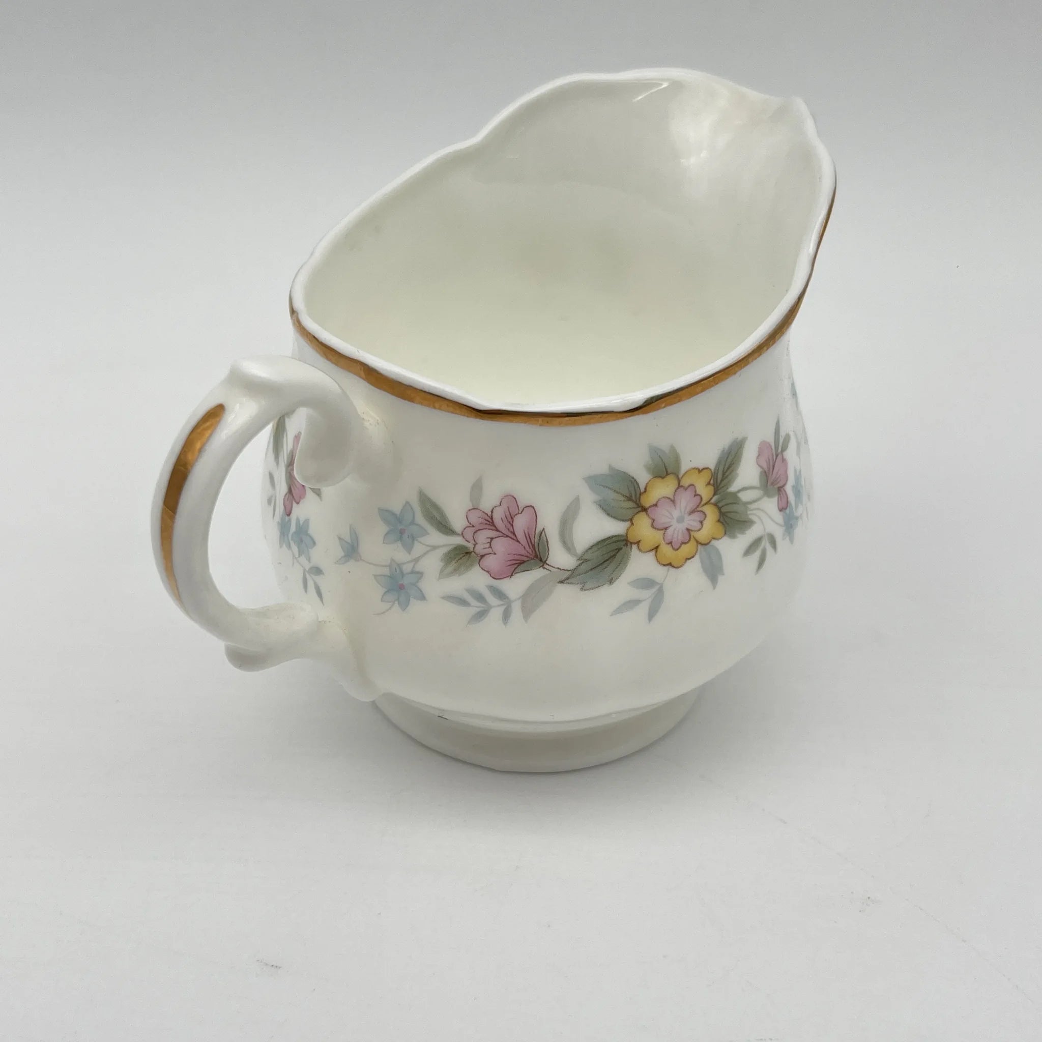 【复古】牛奶瓶/ Mayfair / 1950-1980年代(推测)/ Fine Bone China /英国/小花花样, 柔和色调,金彩