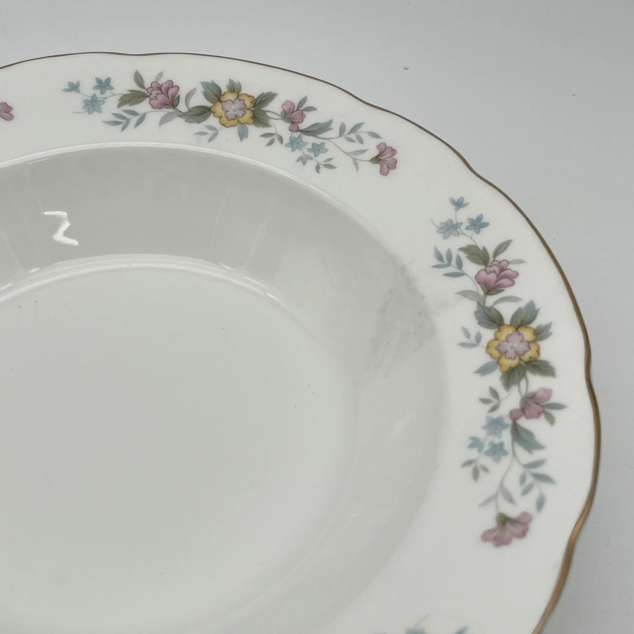 【复古】汤盘(深盘)/ Mayfair (Mayfair) / 1950-1980年代(推测)/ Fine Bone China /英国/小花图案,柔和色调, 金彩