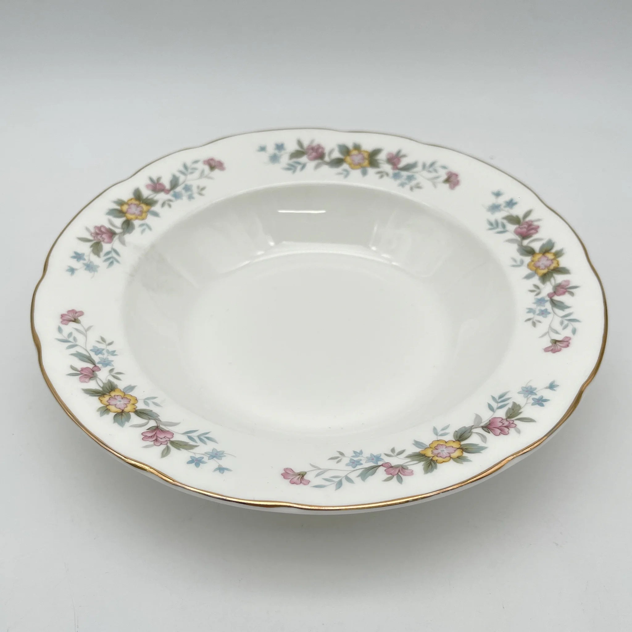 【复古】汤盘(深盘)/ Mayfair (Mayfair) / 1950-1980年代(推测)/ Fine Bone China /英国/小花图案,柔和色调, 金彩