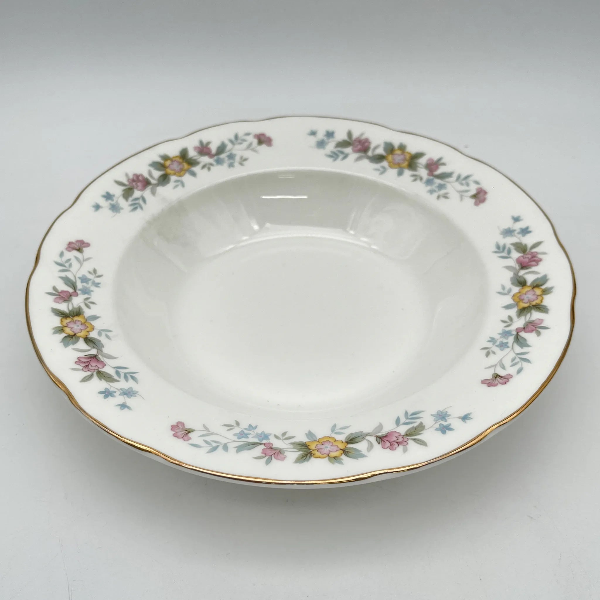 【复古】汤盘(深盘)/ Mayfair (Mayfair) / 1950-1980年代(推测)/ Fine Bone China /英国/小花图案,柔和色调, 金彩