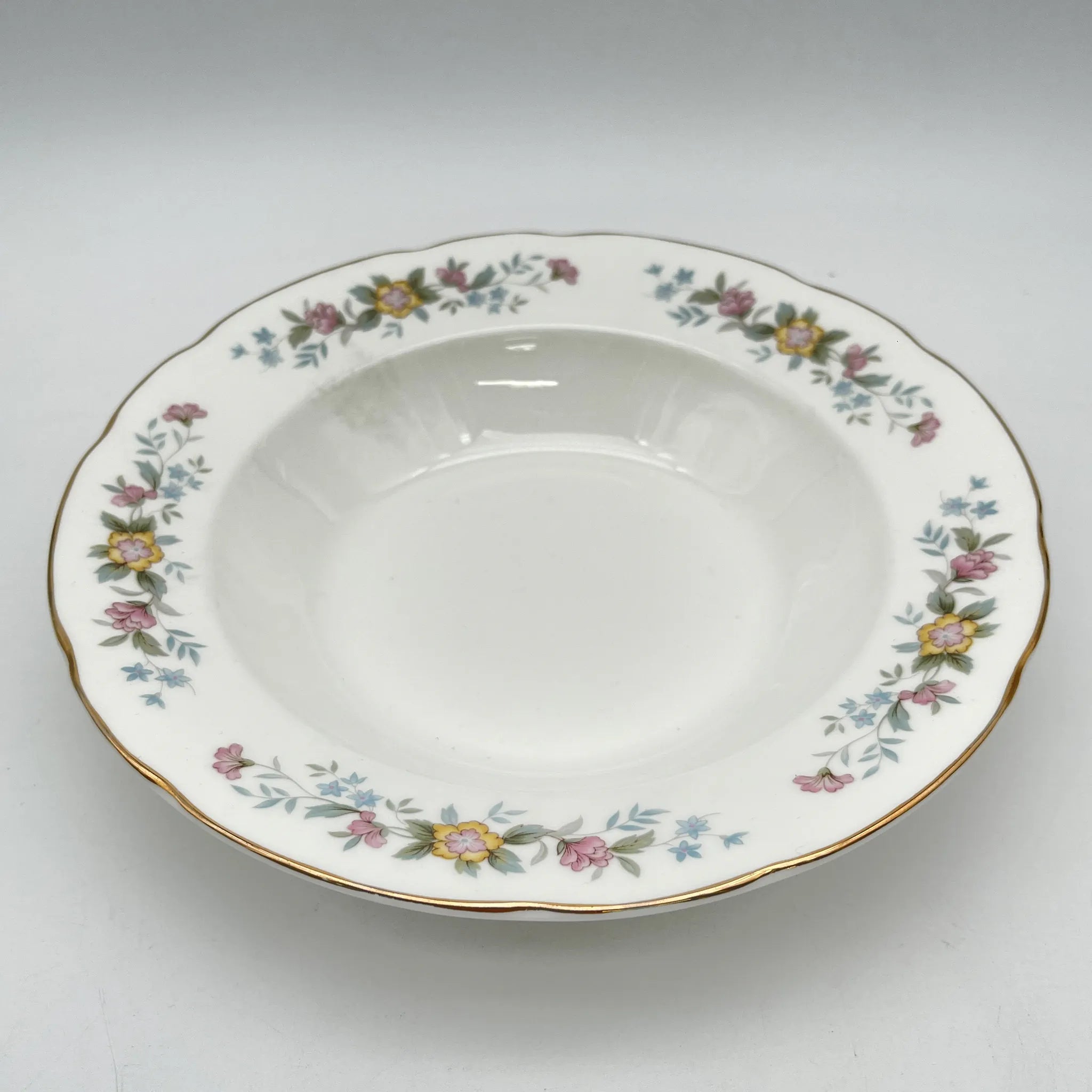 【复古】汤盘(深盘)/ Mayfair (Mayfair) / 1950-1980年代(推测)/ Fine Bone China /英国/小花图案,柔和色调, 金彩