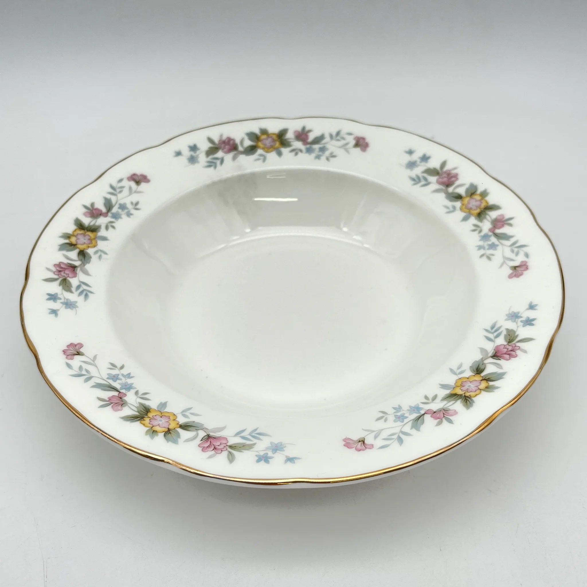 【复古】汤盘(深盘)/ Mayfair (Mayfair) / 1950-1980年代(推测)/ Fine Bone China /英国/小花图案,柔和色调, 金彩