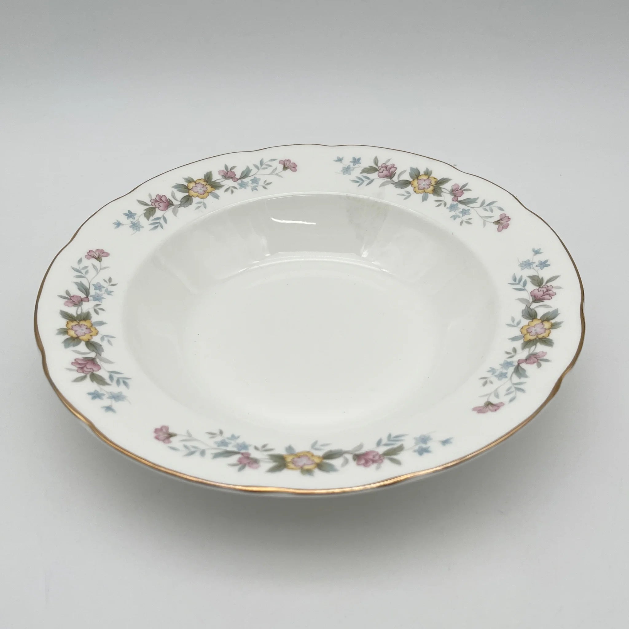 【复古】汤盘(深盘)/ Mayfair (Mayfair) / 1950-1980年代(推测)/ Fine Bone China /英国/小花图案,柔和色调, 金彩