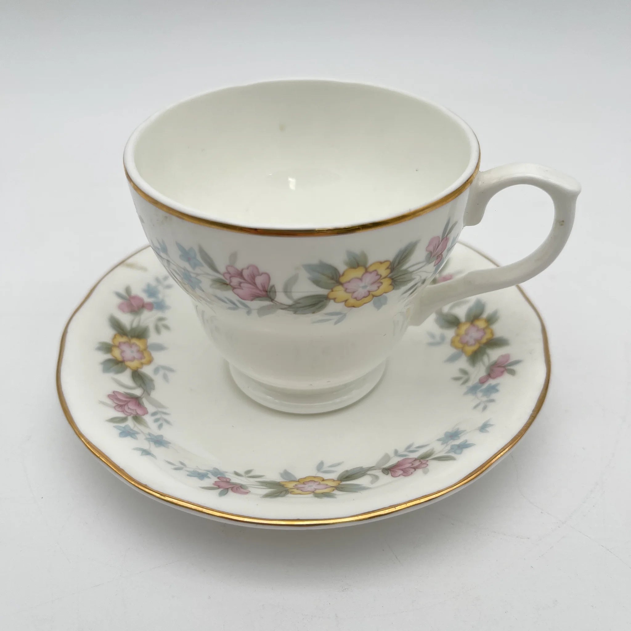 【复古】杯&碟子2p / Mayfair (Mayfair) / 1950-1980年代(推定)/ Fine Bone China /英国/小花图案,柔和色调,金彩