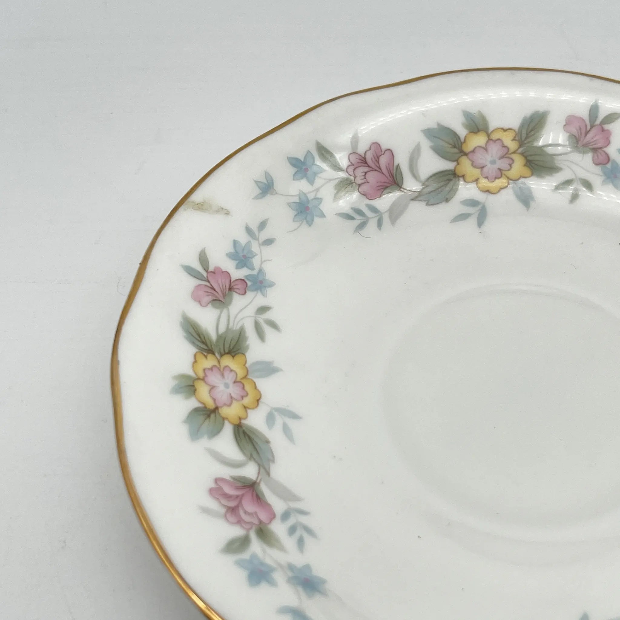 【复古】杯&碟子2p / Mayfair (Mayfair) / 1950-1980年代(推定)/ Fine Bone China /英国/小花图案,柔和色调,金彩