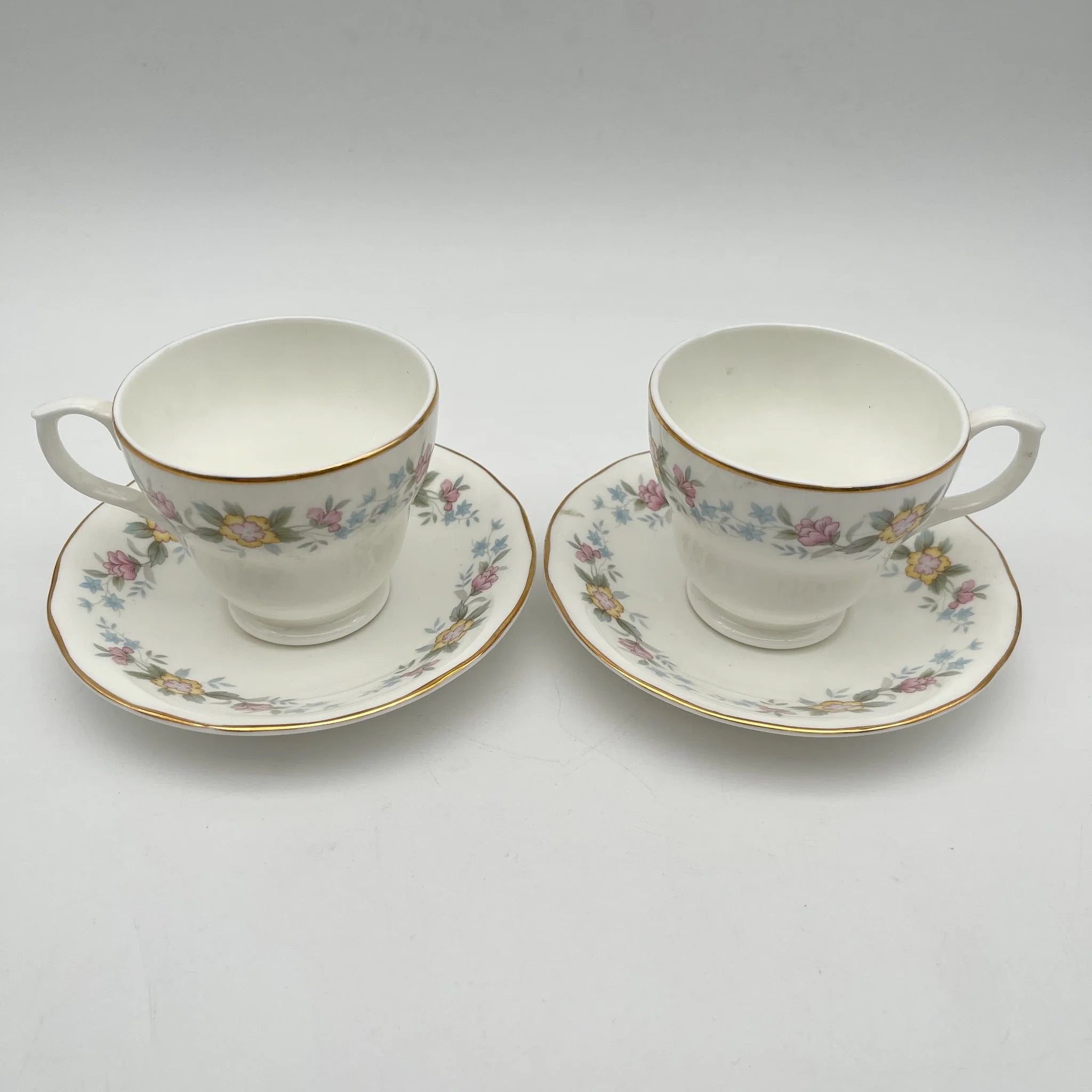 【复古】杯&碟子2p / Mayfair (Mayfair) / 1950-1980年代(推定)/ Fine Bone China /英国/小花图案,柔和色调,金彩