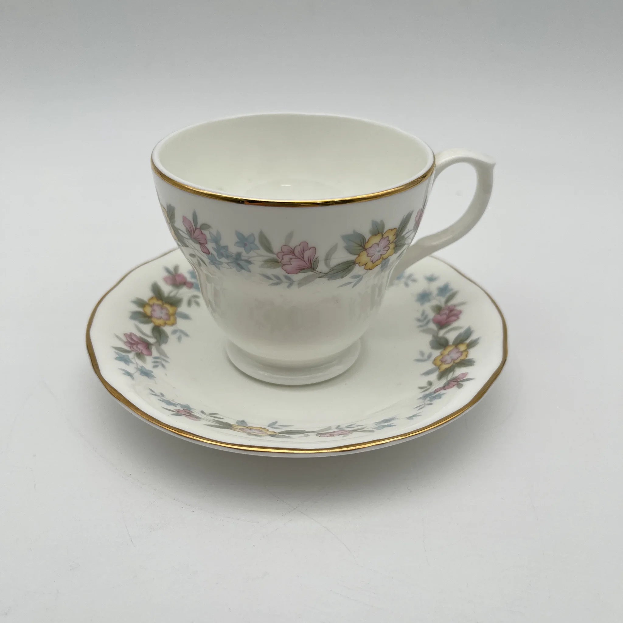 【复古】杯&碟子2p / Mayfair (Mayfair) / 1950-1980年代(推定)/ Fine Bone China /英国/小花图案,柔和色调,金彩