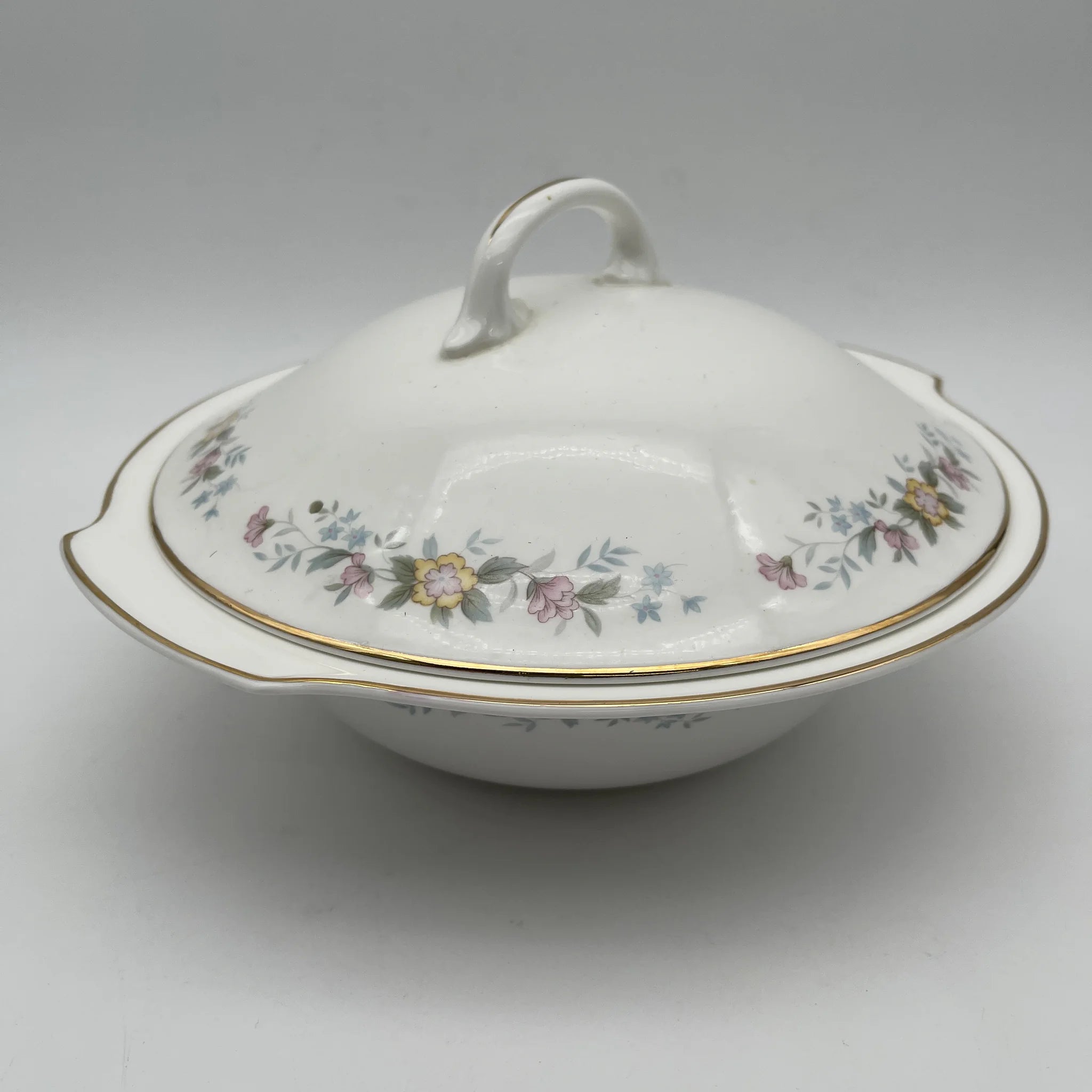【复古】supire / Mayfair / 1950-1980年代(推测)/ Fine Bone China /英国/小花花样, 柔和色调,金彩
