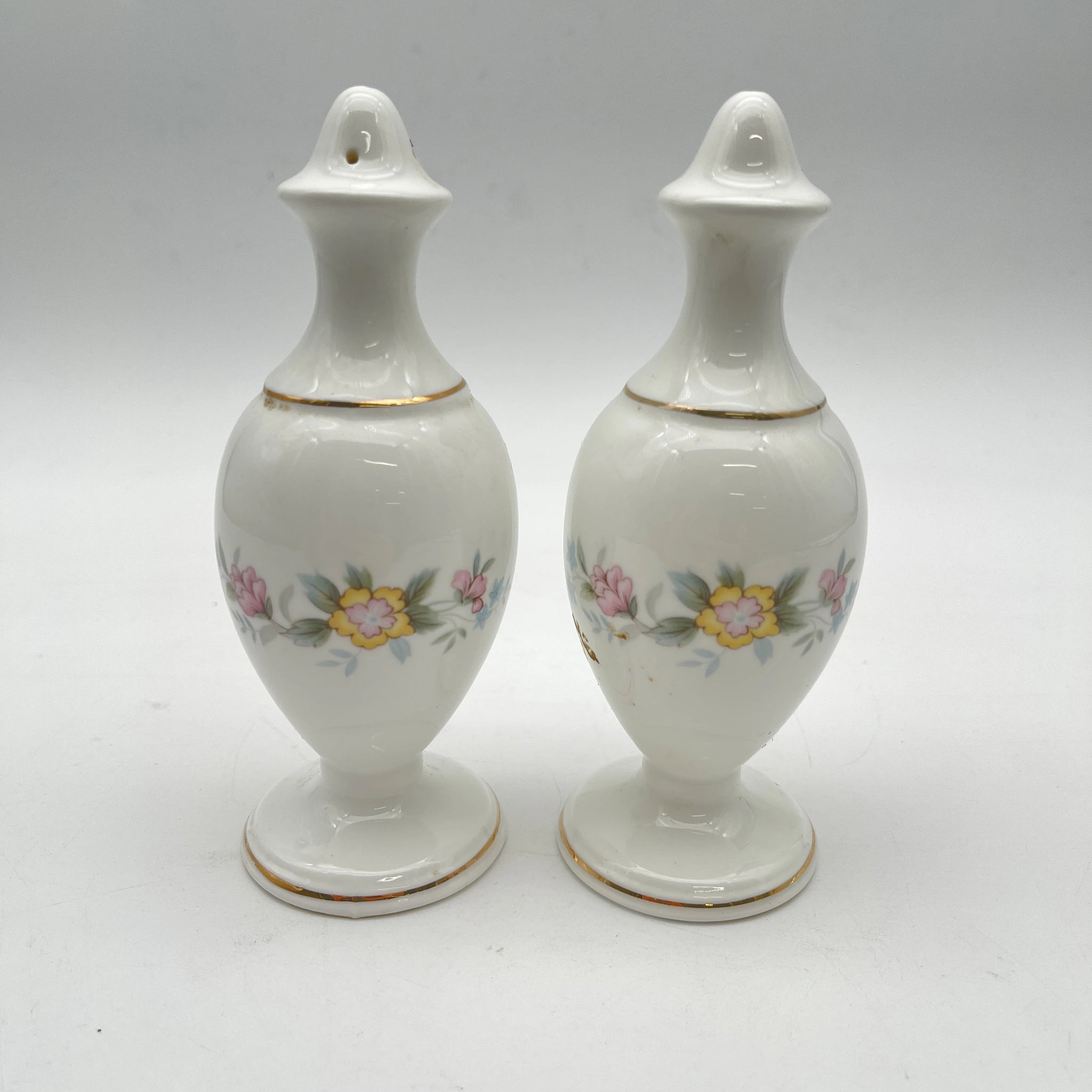【复古】salt & peppershaker / Mayfair (Mayfair) / 1950-1980年代(推测)/ Fine Bone China /英国/小花花样, 柔和色调,金彩