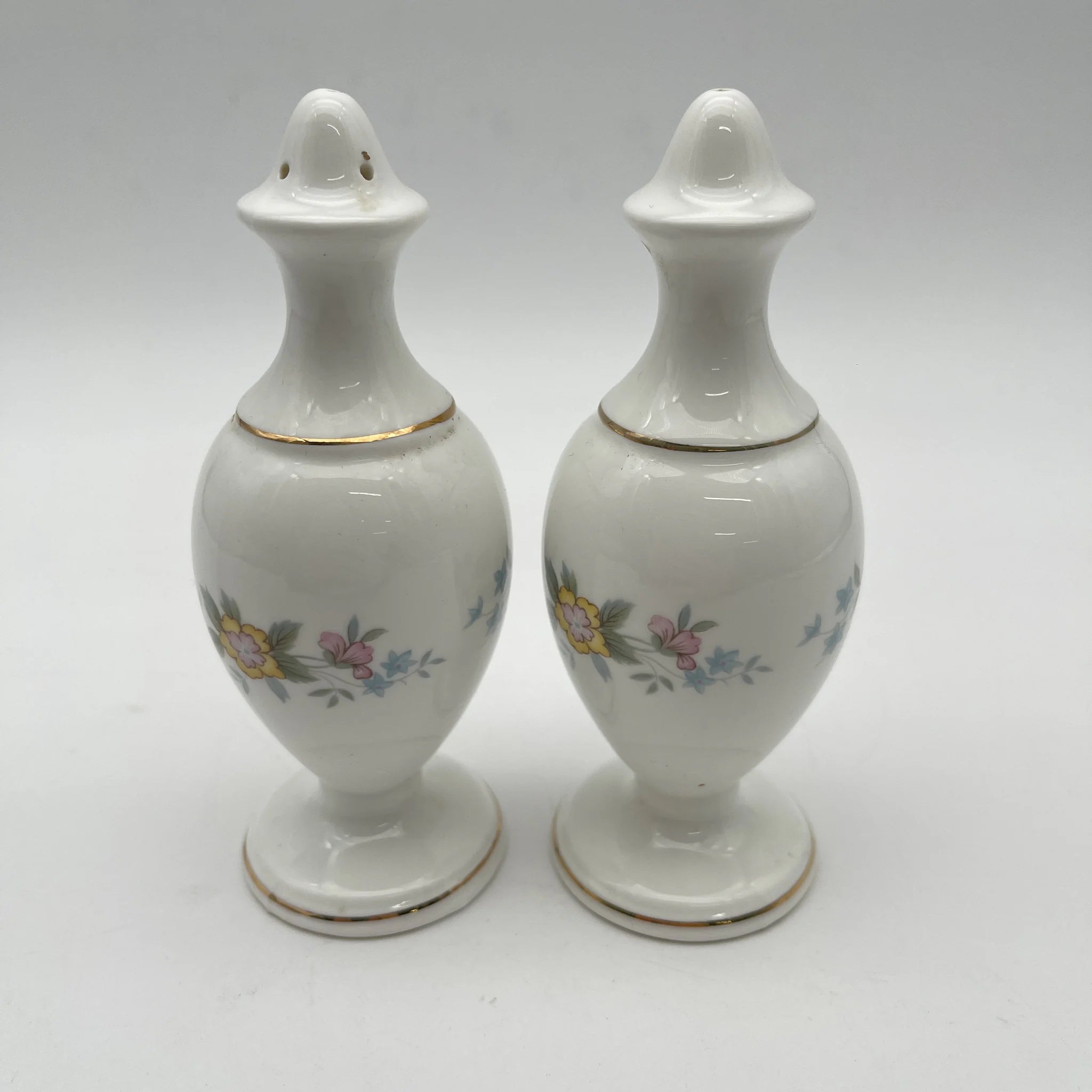 【复古】salt & peppershaker / Mayfair (Mayfair) / 1950-1980年代(推测)/ Fine Bone China /英国/小花花样, 柔和色调,金彩