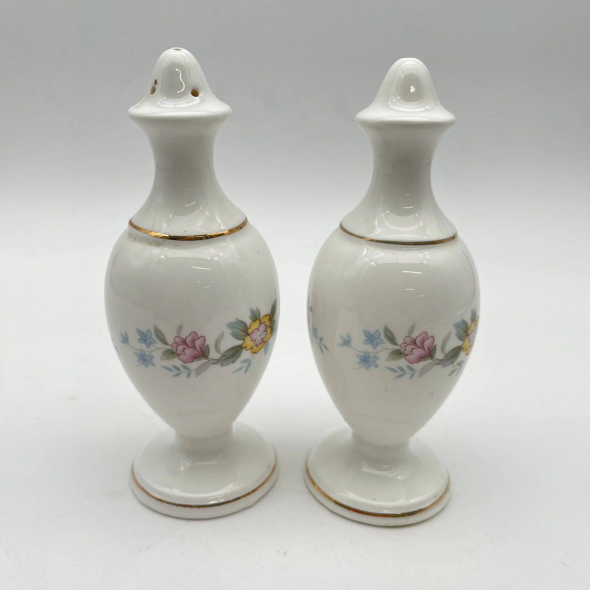 【复古】salt & peppershaker / Mayfair (Mayfair) / 1950-1980年代(推测)/ Fine Bone China /英国/小花花样, 柔和色调,金彩