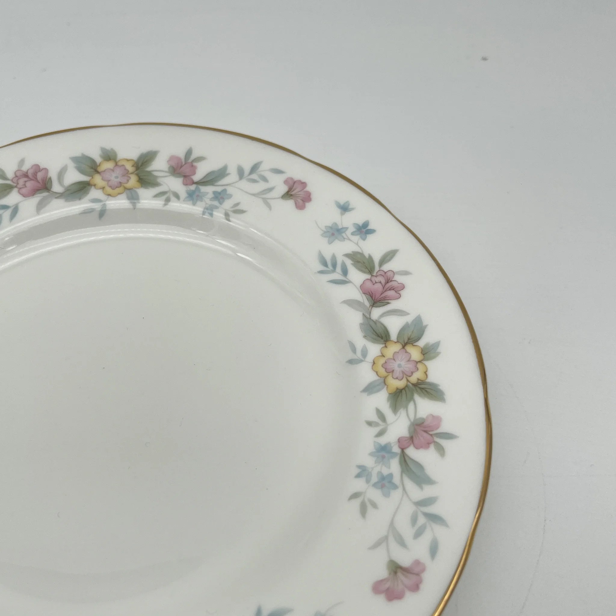 【复古】甜点盘(中盘)/ Mayfair (Mayfair) / 1950-1980年代(推测)/ Fine Bone China /英国/小花花样, 柔和色调,金彩