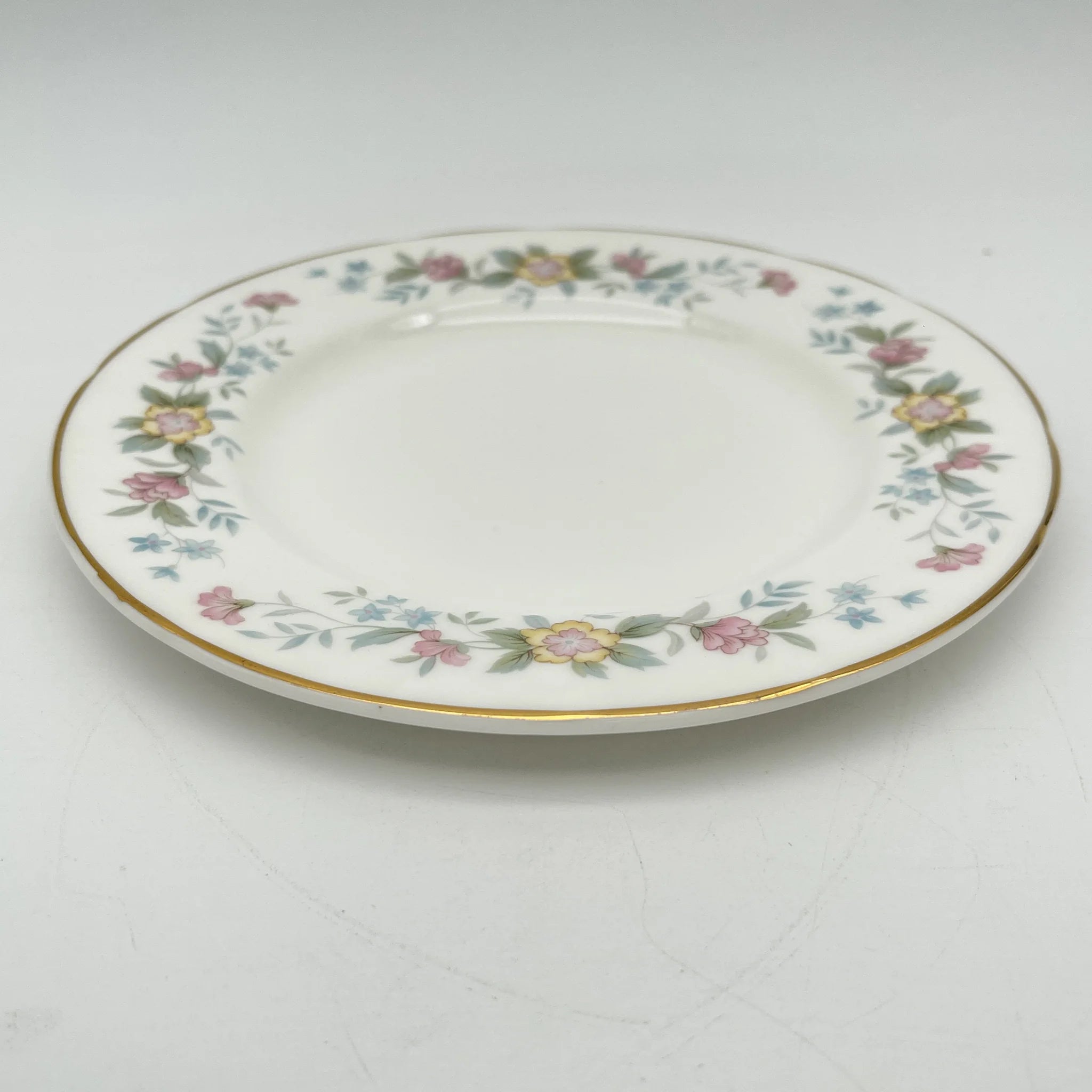 【复古】甜点盘(中盘)/ Mayfair (Mayfair) / 1950-1980年代(推测)/ Fine Bone China /英国/小花花样, 柔和色调,金彩