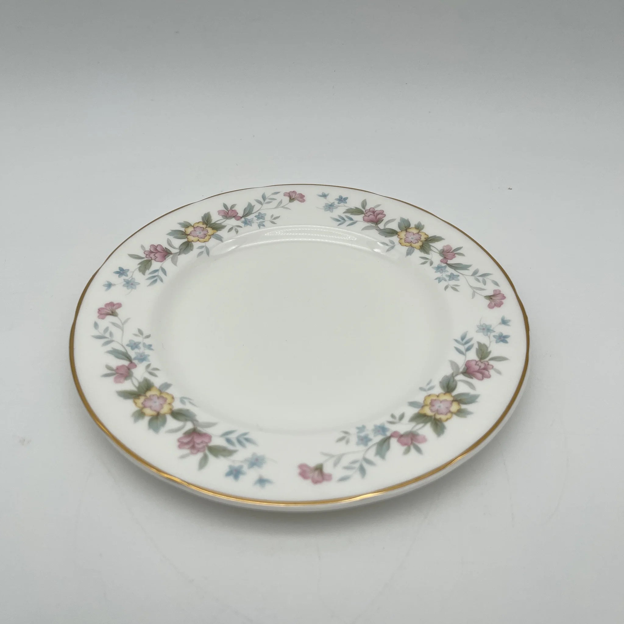 【复古】甜点盘(中盘)/ Mayfair (Mayfair) / 1950-1980年代(推测)/ Fine Bone China /英国/小花花样, 柔和色调,金彩