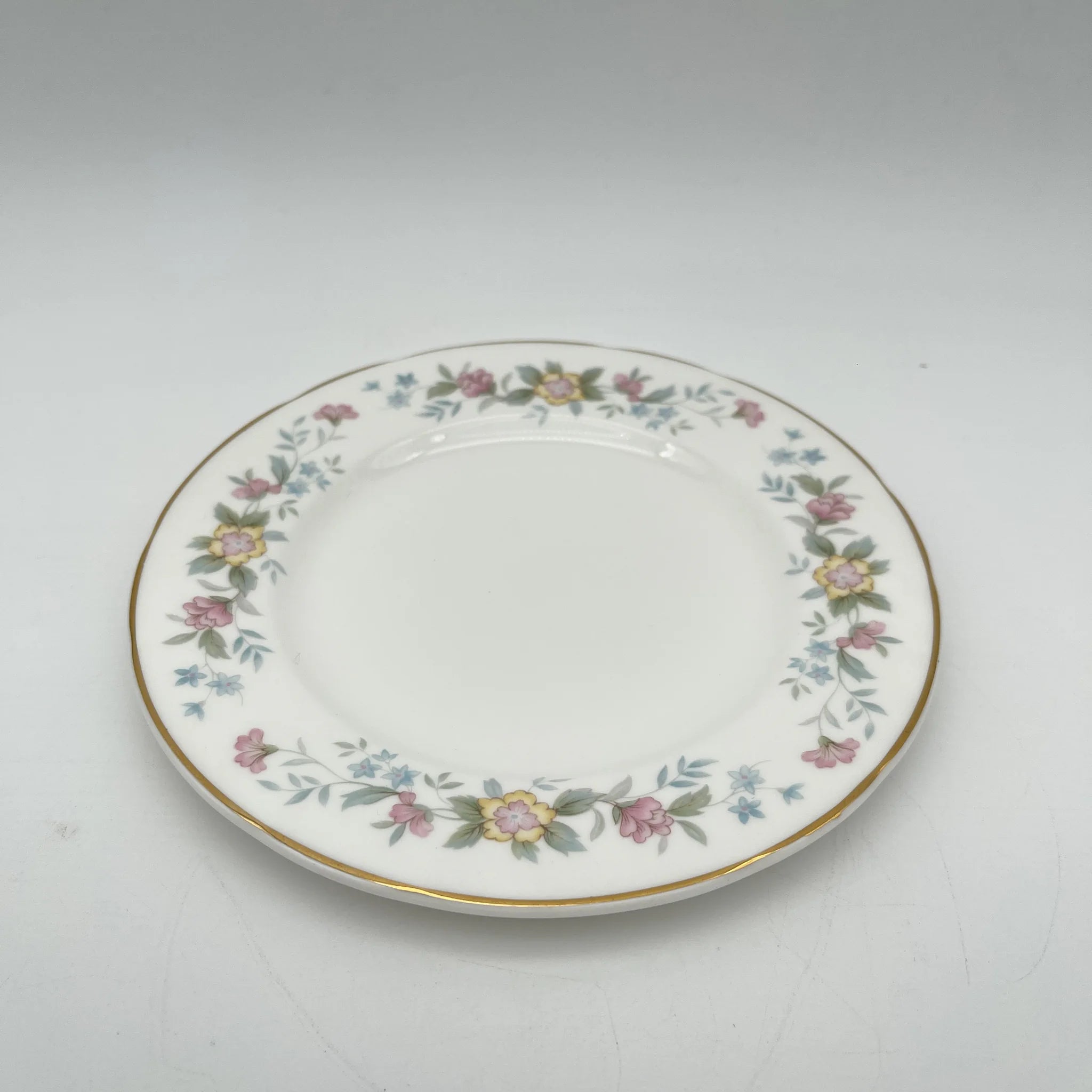 【复古】甜点盘(中盘)/ Mayfair (Mayfair) / 1950-1980年代(推测)/ Fine Bone China /英国/小花花样, 柔和色调,金彩