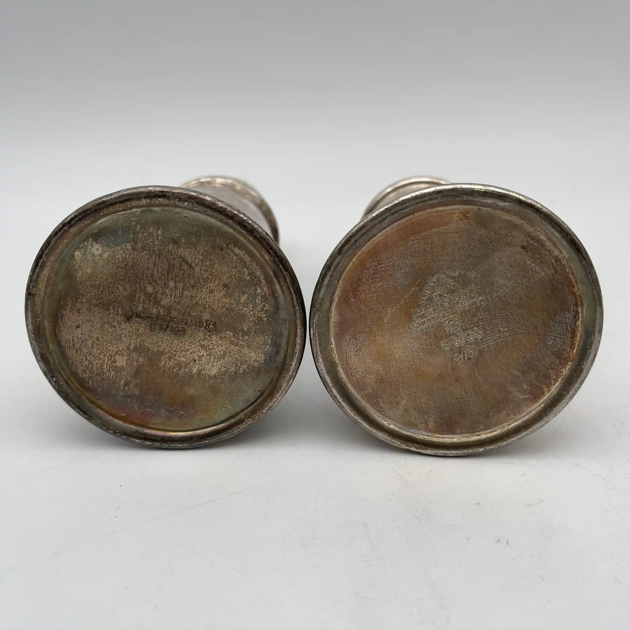 【アンティーク】 ソルト&ペッパーシェイカー / Mappin&Webb (マッピン&ウェッブ) / Prince’s Plate / 20世紀前半 / シルバープレート / イギリス / トリプルデポジット, エングレービング