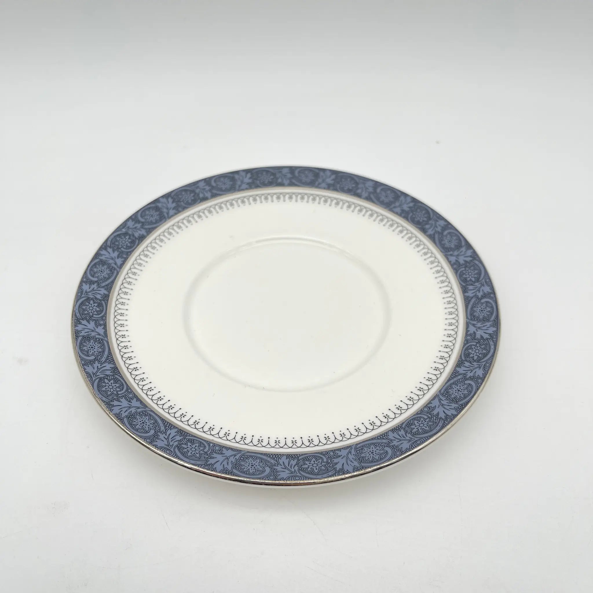 【复古】甜点盘(中盘)/ Royal Doulton(皇家道尔顿)/ Sherbrooke / 1970-1990年代/ Fine Bone China /英国 /银彩,阿坎萨斯,花纲