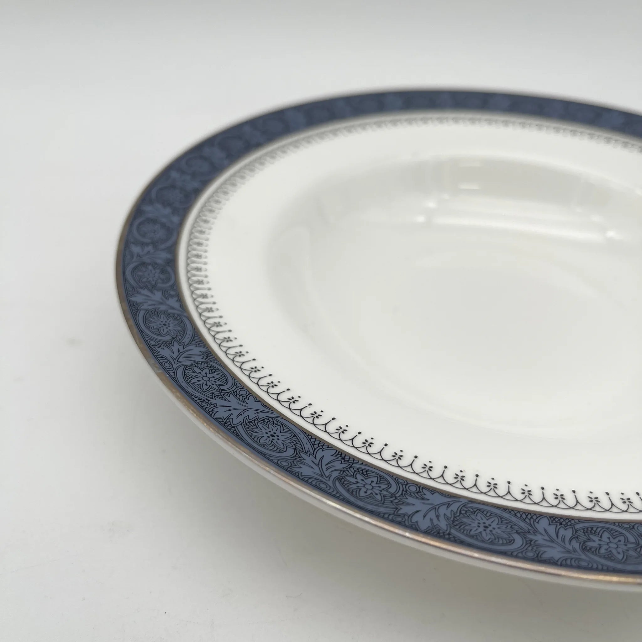 【复古】汤盘(深盘)/ Royal Doulton(皇家道尔顿)/ Sherbrooke / 1970-1990年代/ Fine Bone China /英国 /银彩,阿坎萨斯,花纲