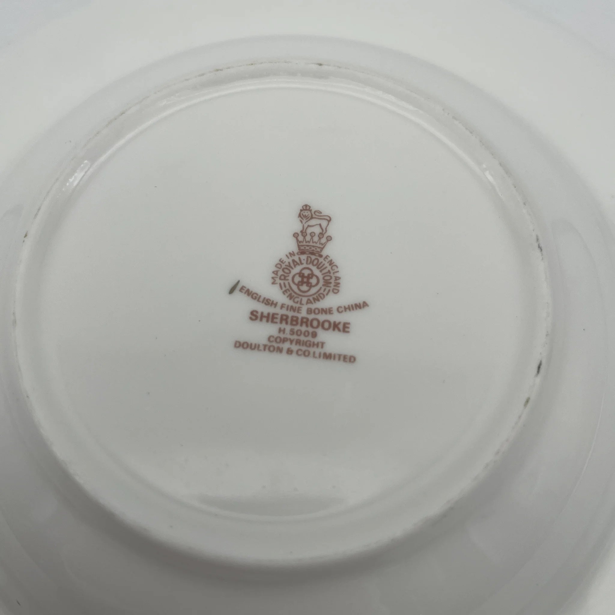 【复古】汤盘(深盘)/ Royal Doulton(皇家道尔顿)/ Sherbrooke / 1970-1990年代/ Fine Bone China /英国 /银彩,阿坎萨斯,花纲