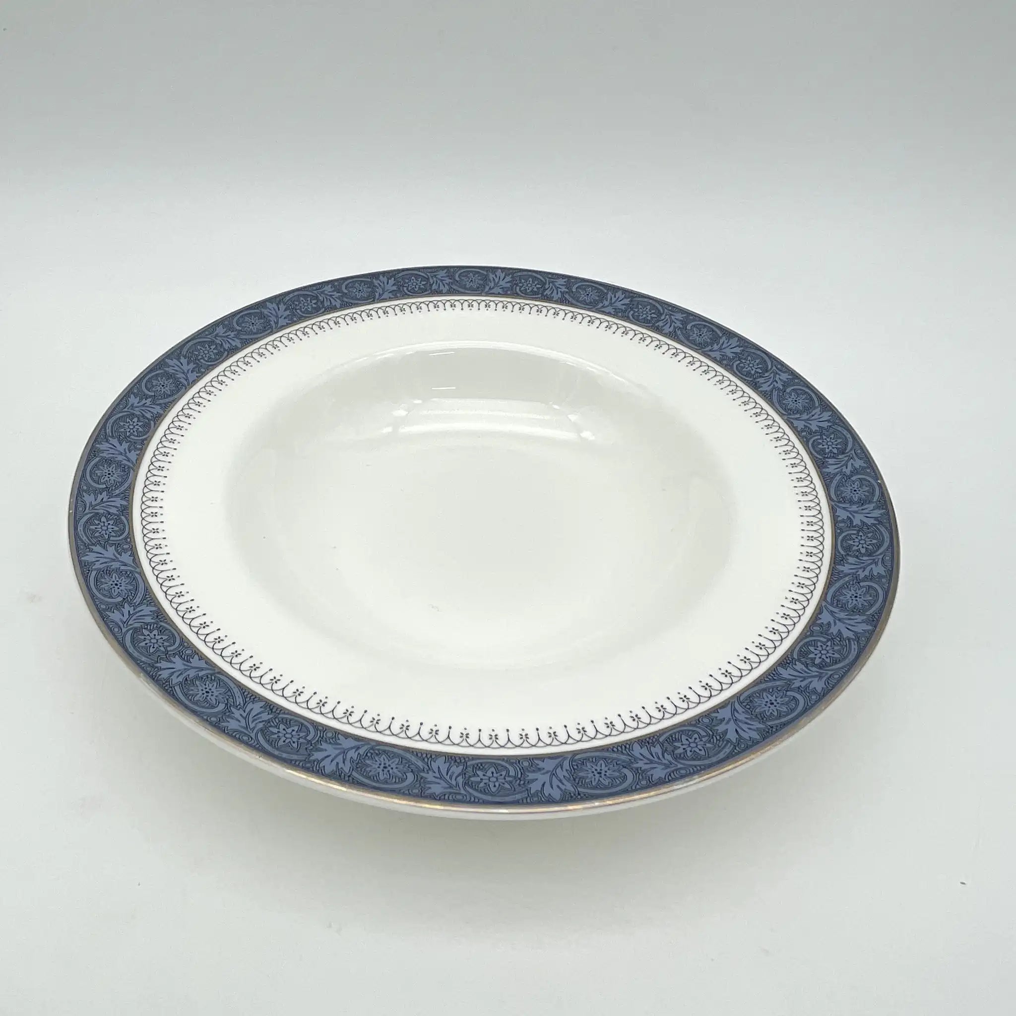 【复古】汤盘(深盘)/ Royal Doulton(皇家道尔顿)/ Sherbrooke / 1970-1990年代/ Fine Bone China /英国 /银彩,阿坎萨斯,花纲