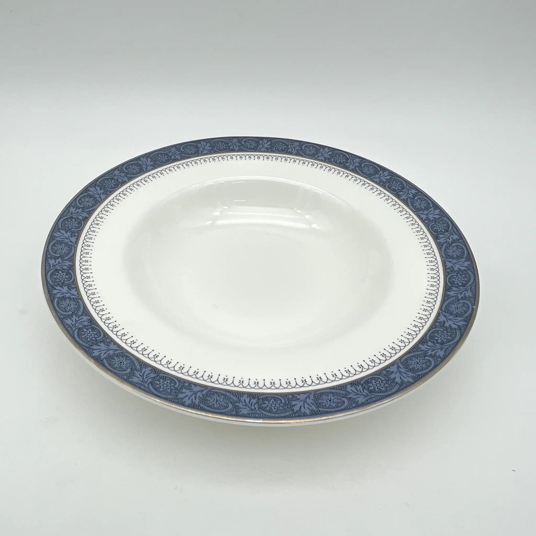 【复古】汤盘(深盘)/ Royal Doulton(皇家道尔顿)/ Sherbrooke / 1970-1990年代/ Fine Bone China /英国 /银彩,阿坎萨斯,花纲