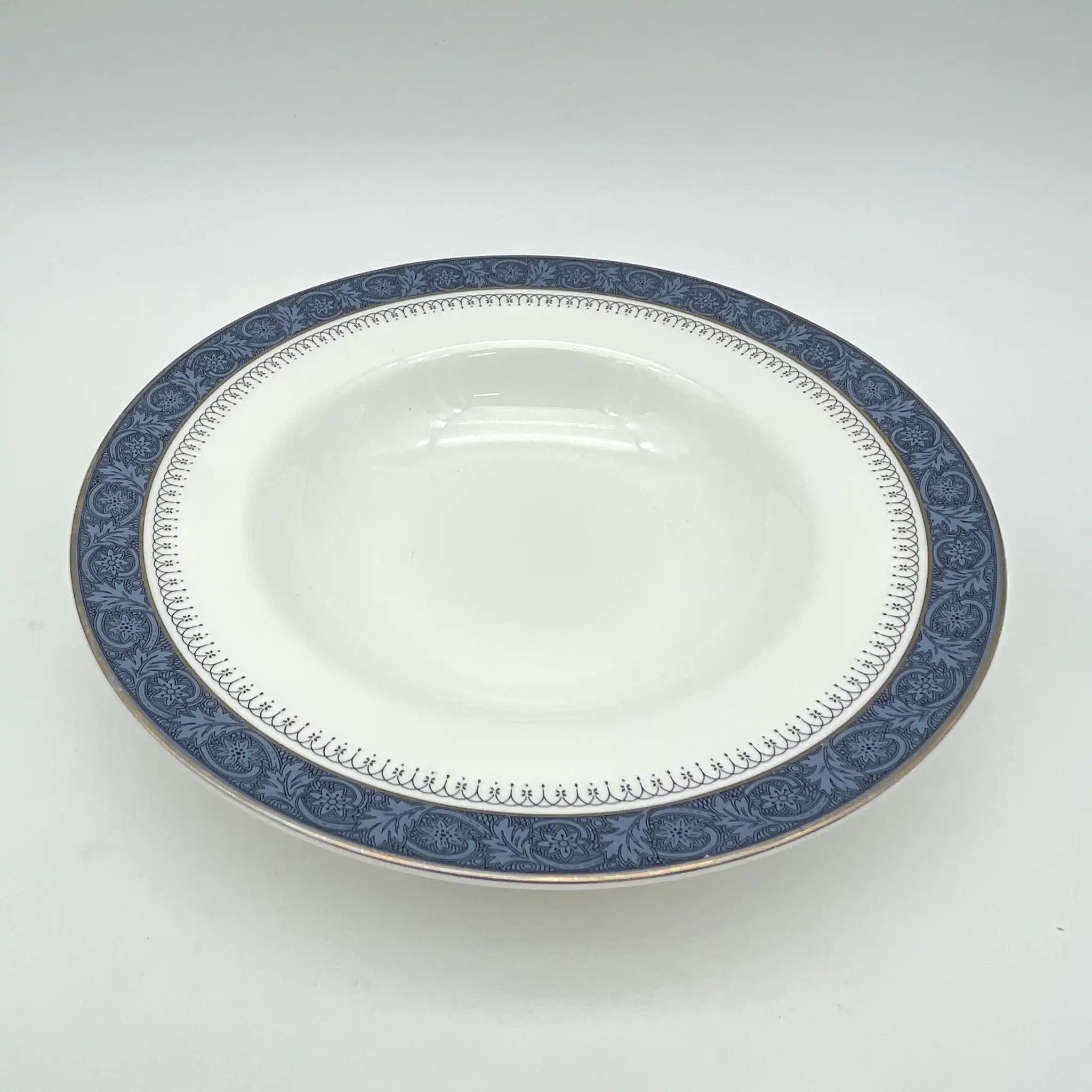 【复古】汤盘(深盘)/ Royal Doulton(皇家道尔顿)/ Sherbrooke / 1970-1990年代/ Fine Bone China /英国 /银彩,阿坎萨斯,花纲