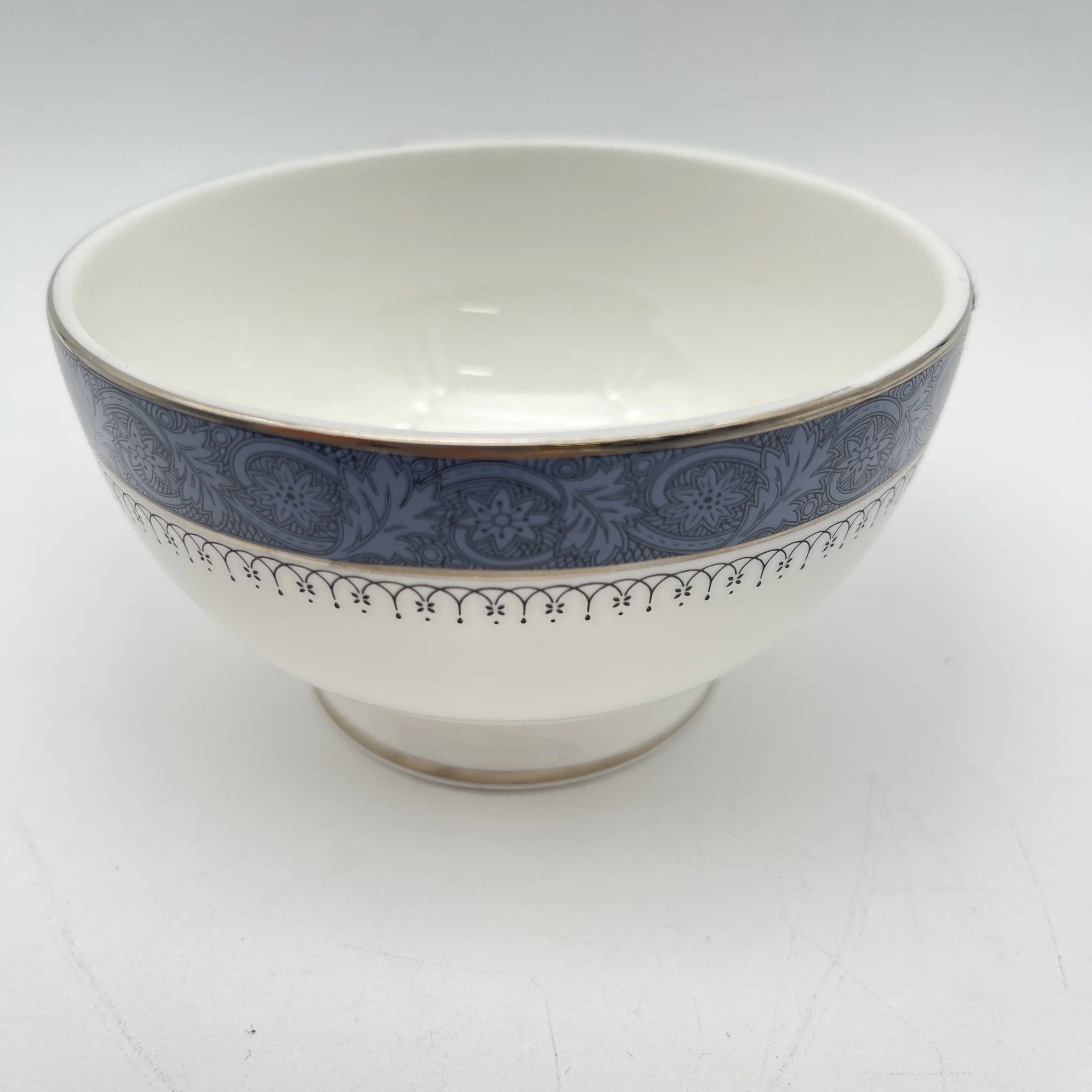 【复古】牛奶咖啡碗/ Royal Doulton(皇家道尔顿)/ Sherbrooke / 1970-1990年代/ Fine Bone China /英国/ 银彩,阿坎萨斯,花纲